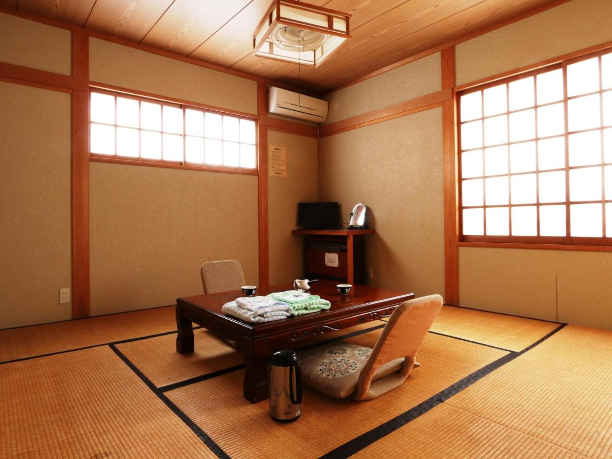 Japanese-Style Standard Room with Shared Bathroom photo 3