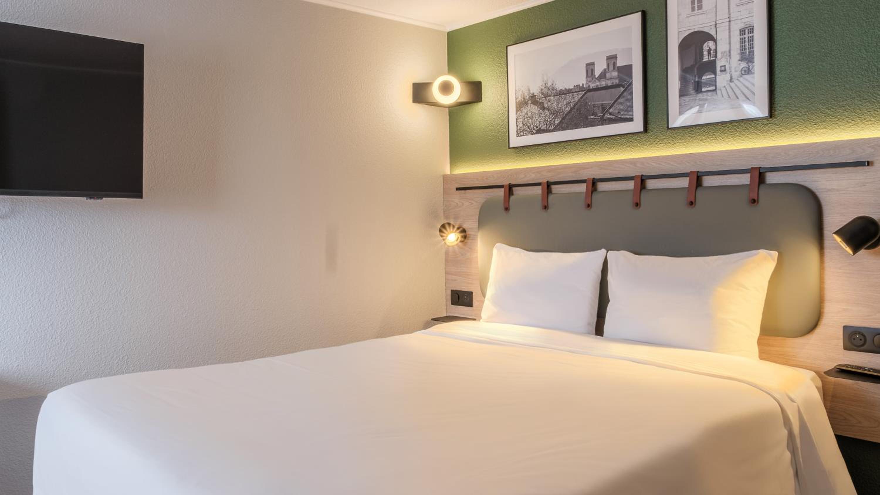 Standard Room - 1 Queen Bed - Photo 2