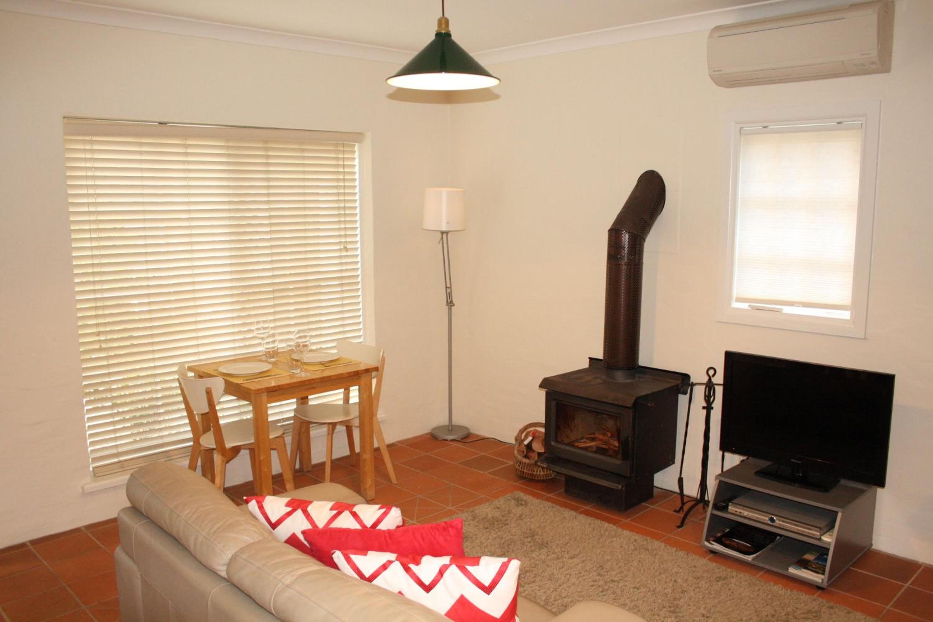 One-Bedroom Apartment - Woodsmoke photo 3