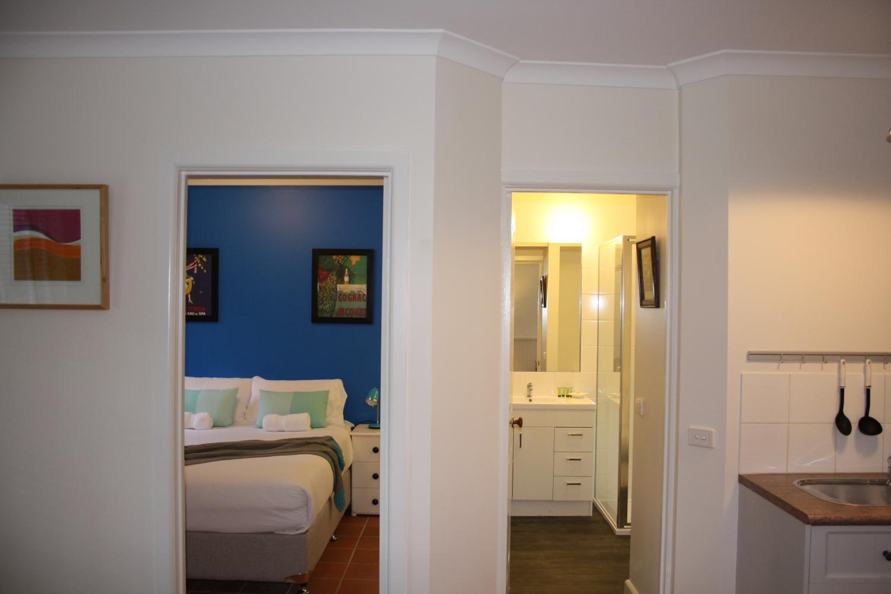 One-Bedroom Apartment - Lychgate photo 2