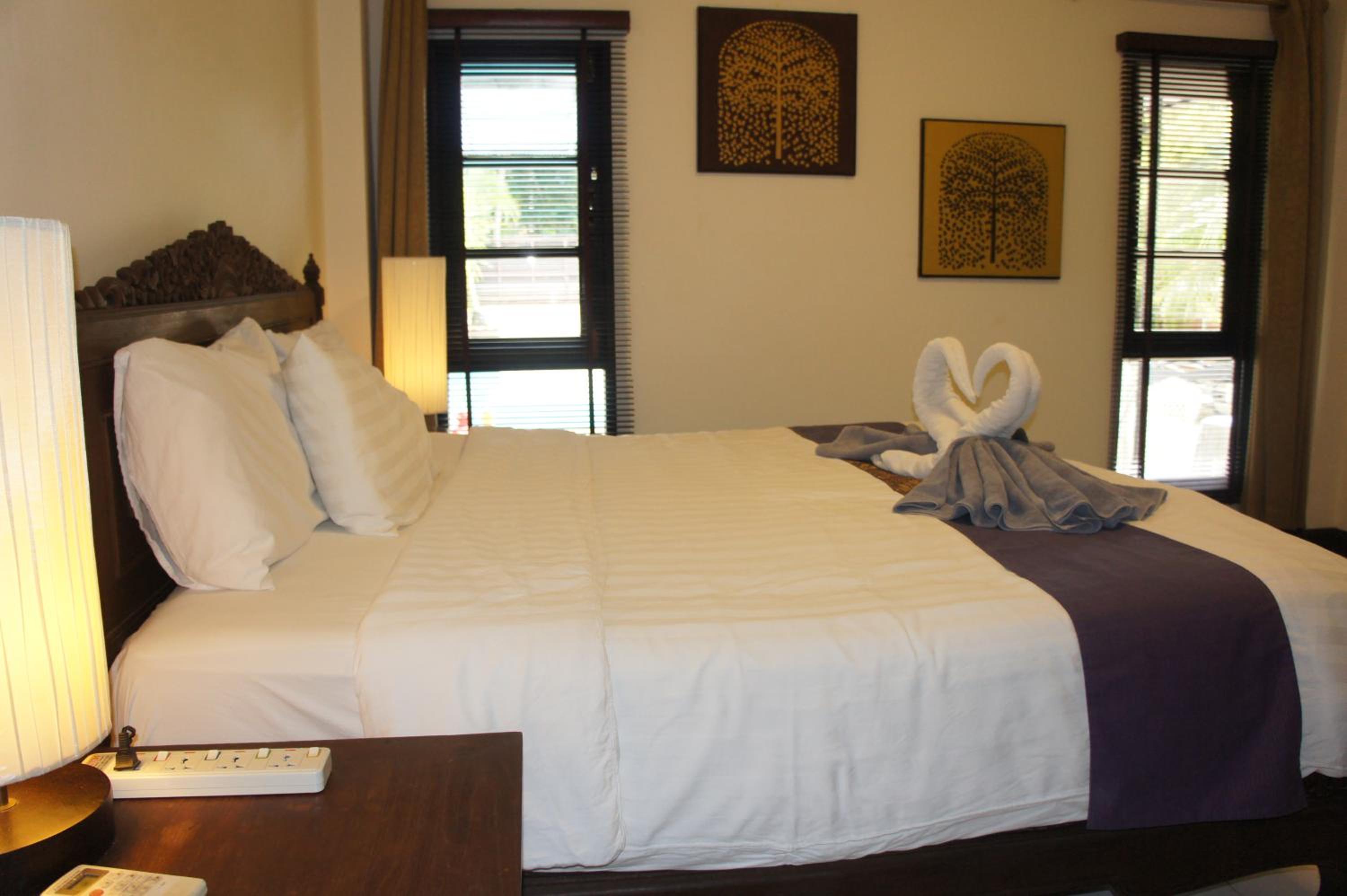Deluxe King Room - Photo 2