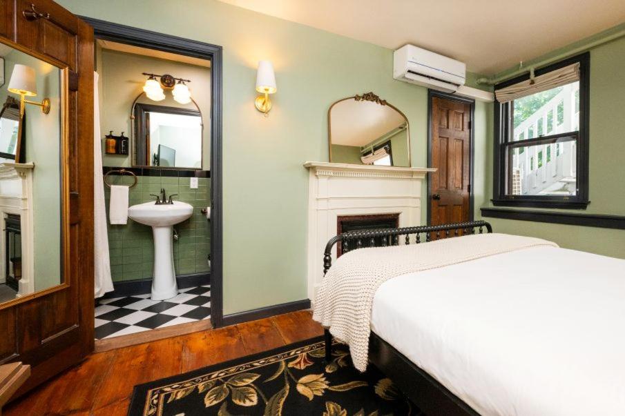 Queen Room