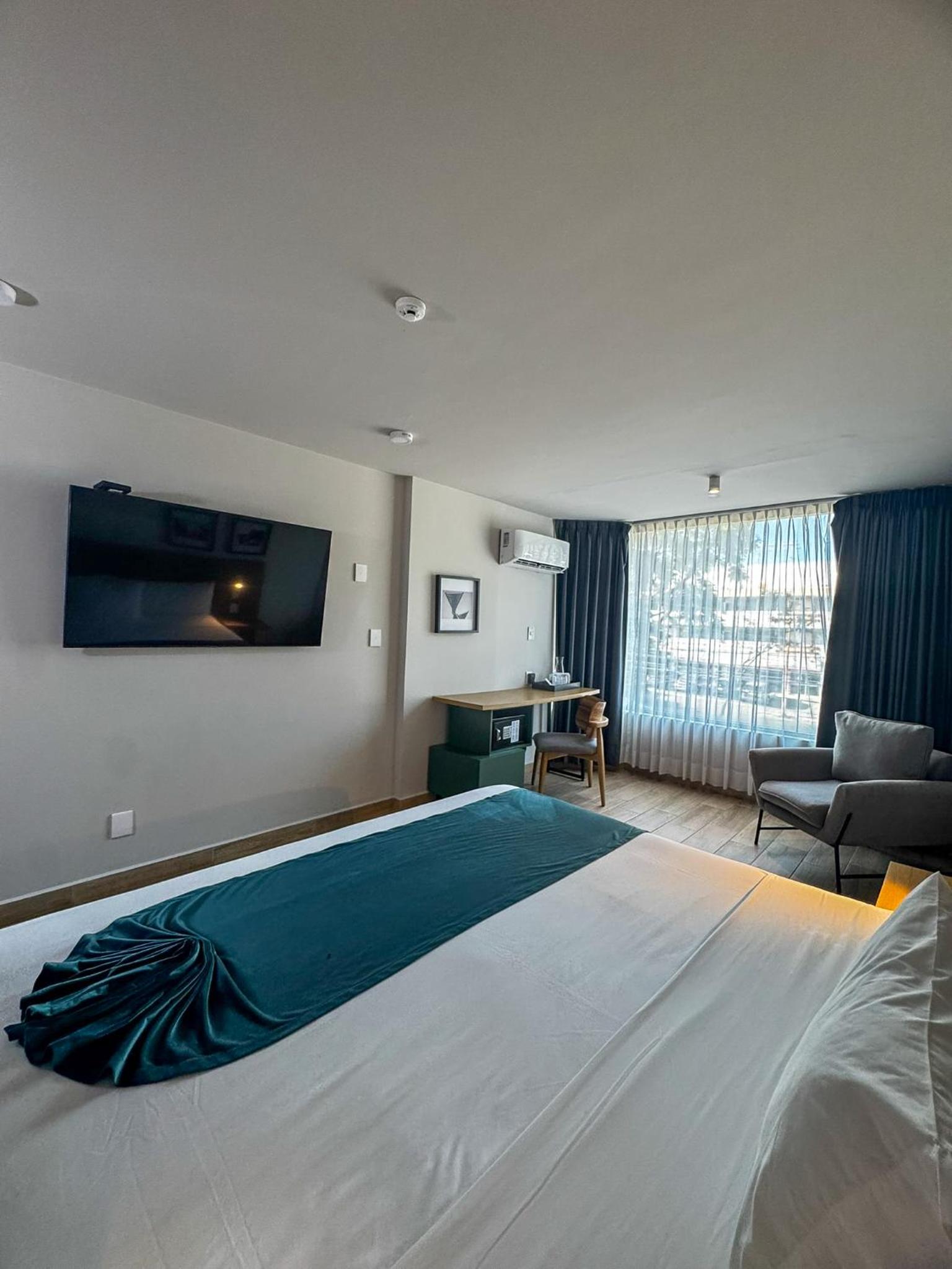 Deluxe Room - Photo 5
