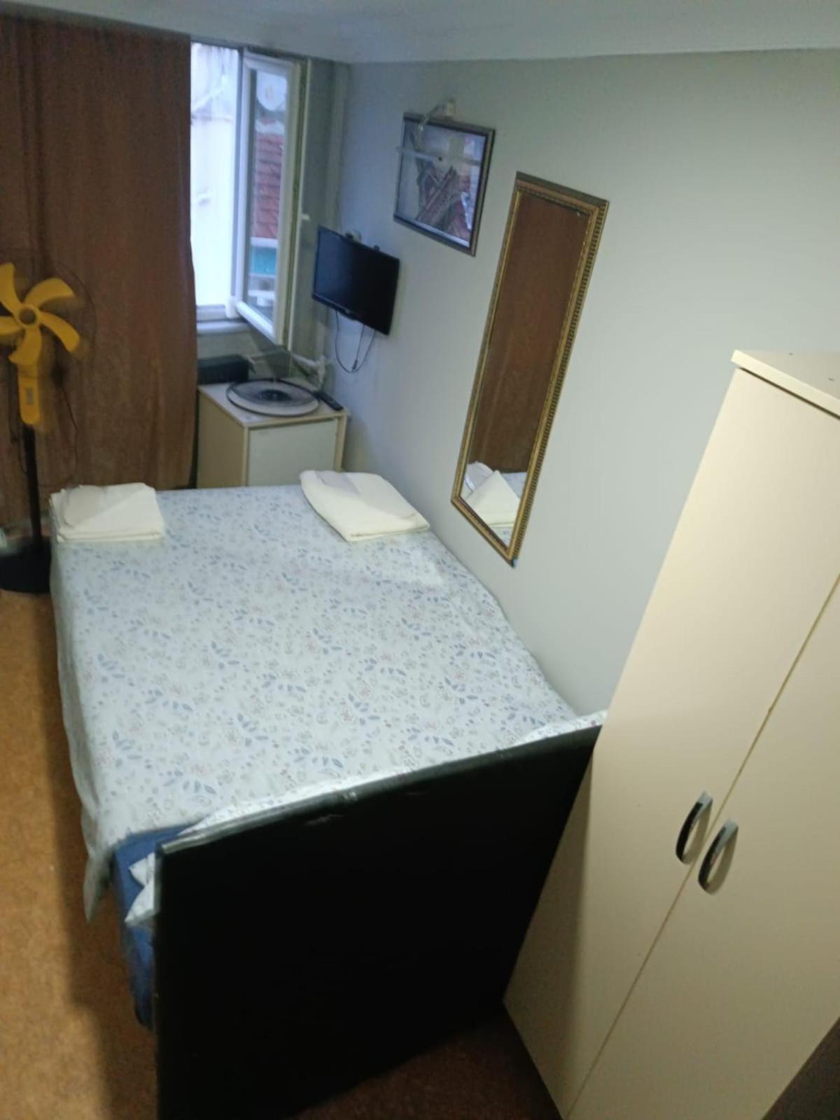 Budget Double Room photo 3