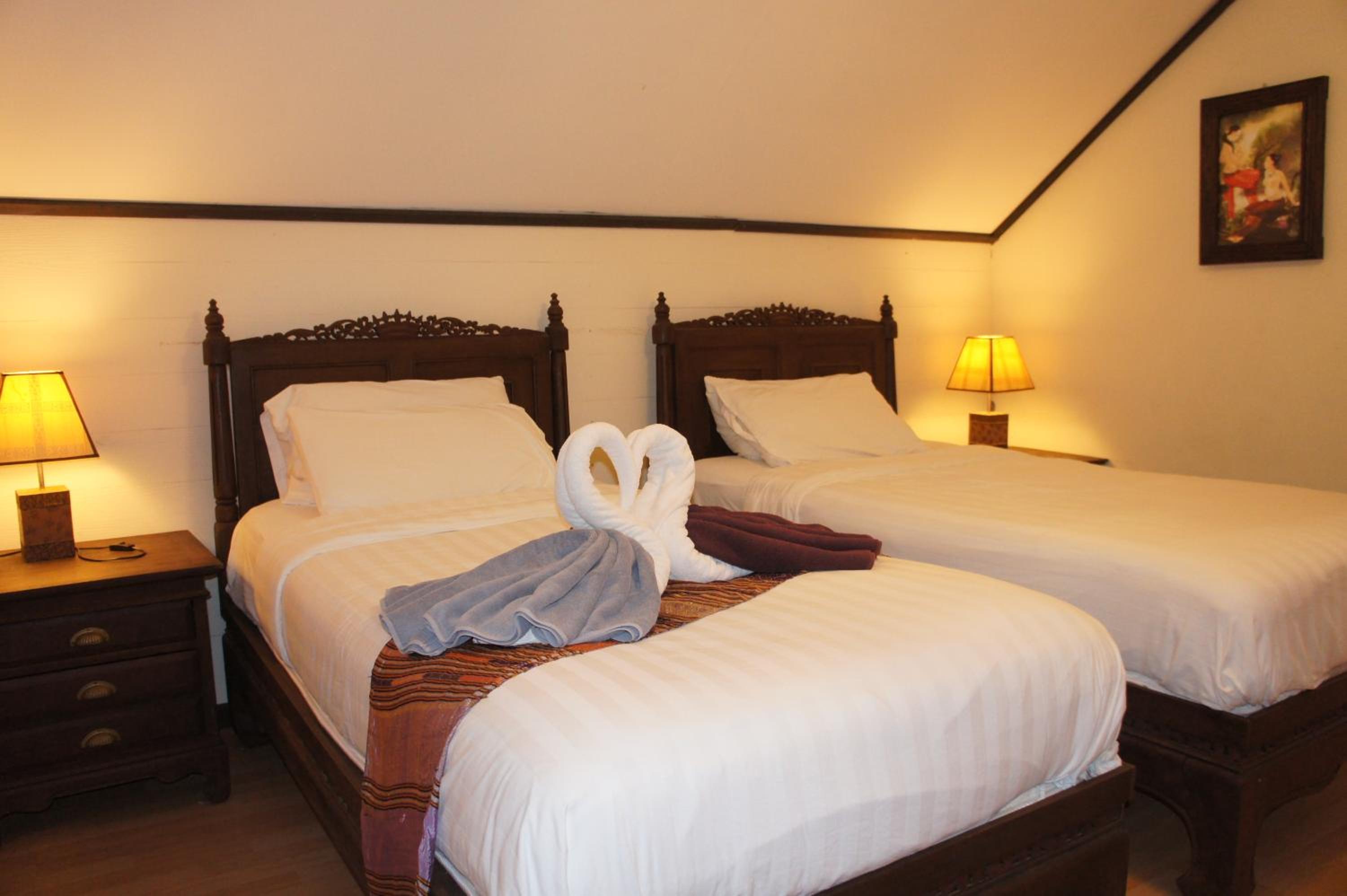 Twin Room with Private Bathroom - Photo 7