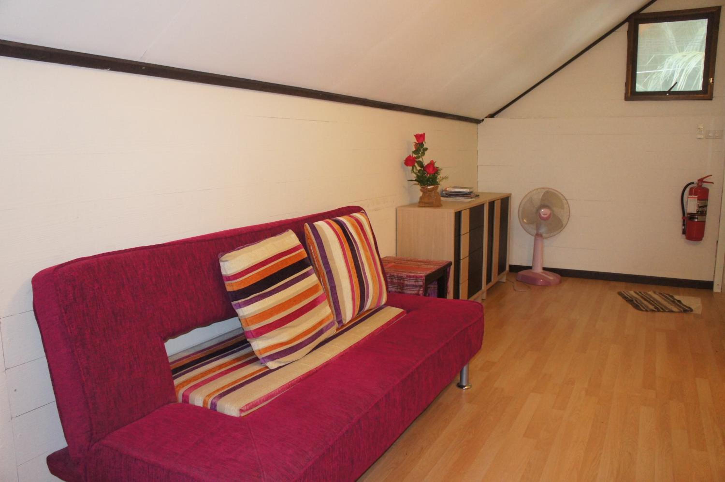 Twin Room with Private Bathroom - Photo 2