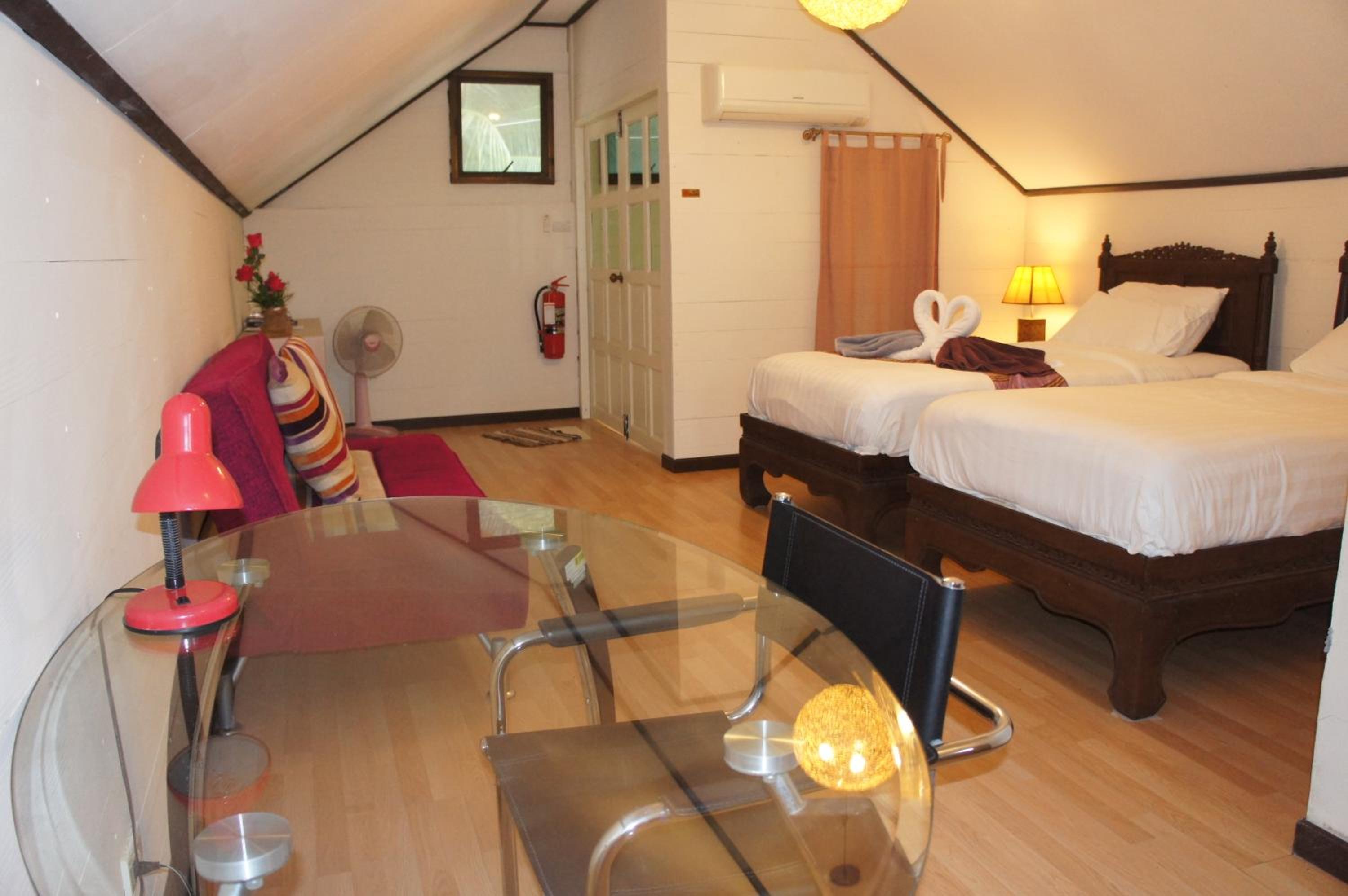 Twin Room with Private Bathroom - Photo 3