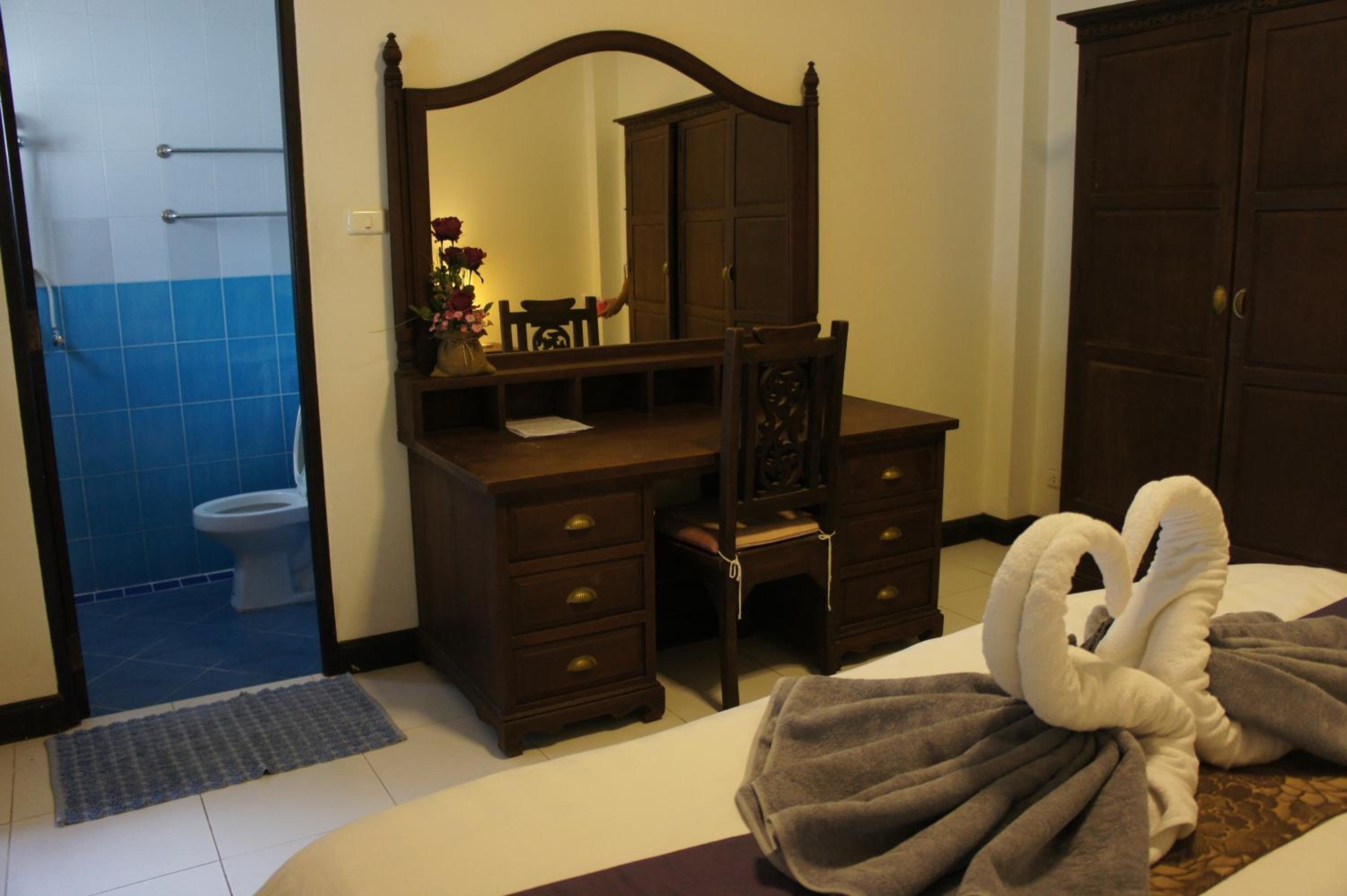 Deluxe King Room - Photo 6