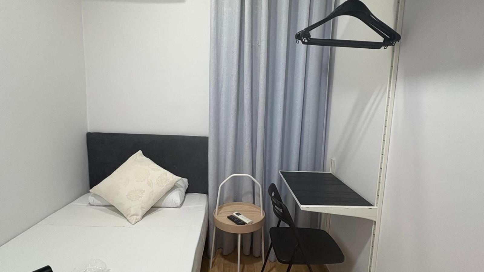 Single Room with Shared Bathroom photo 2
