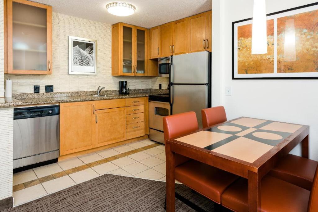 Two-Bedroom Suite - Photo 4