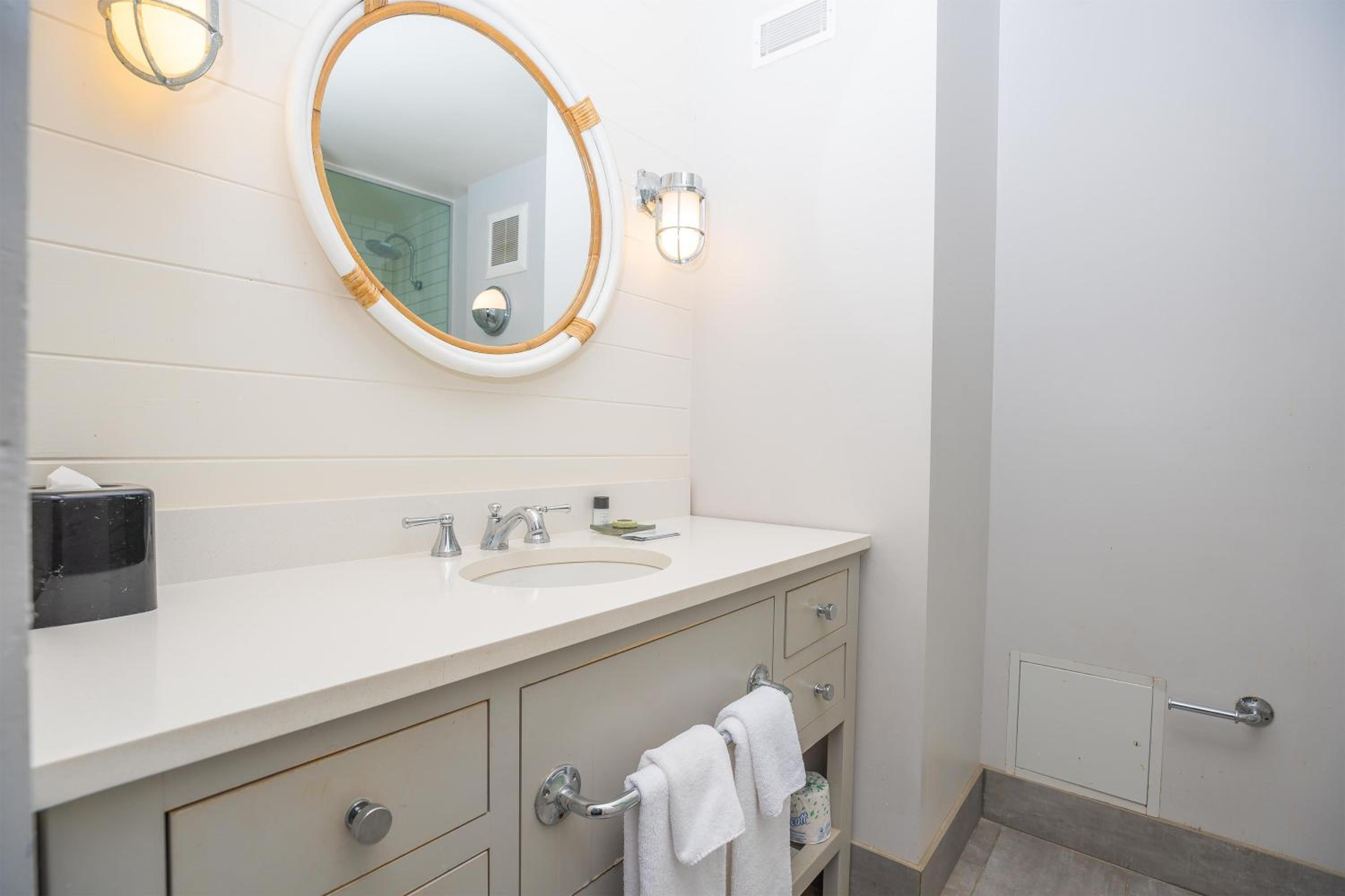 Family Jr. Suite with Patio thumbnail 6