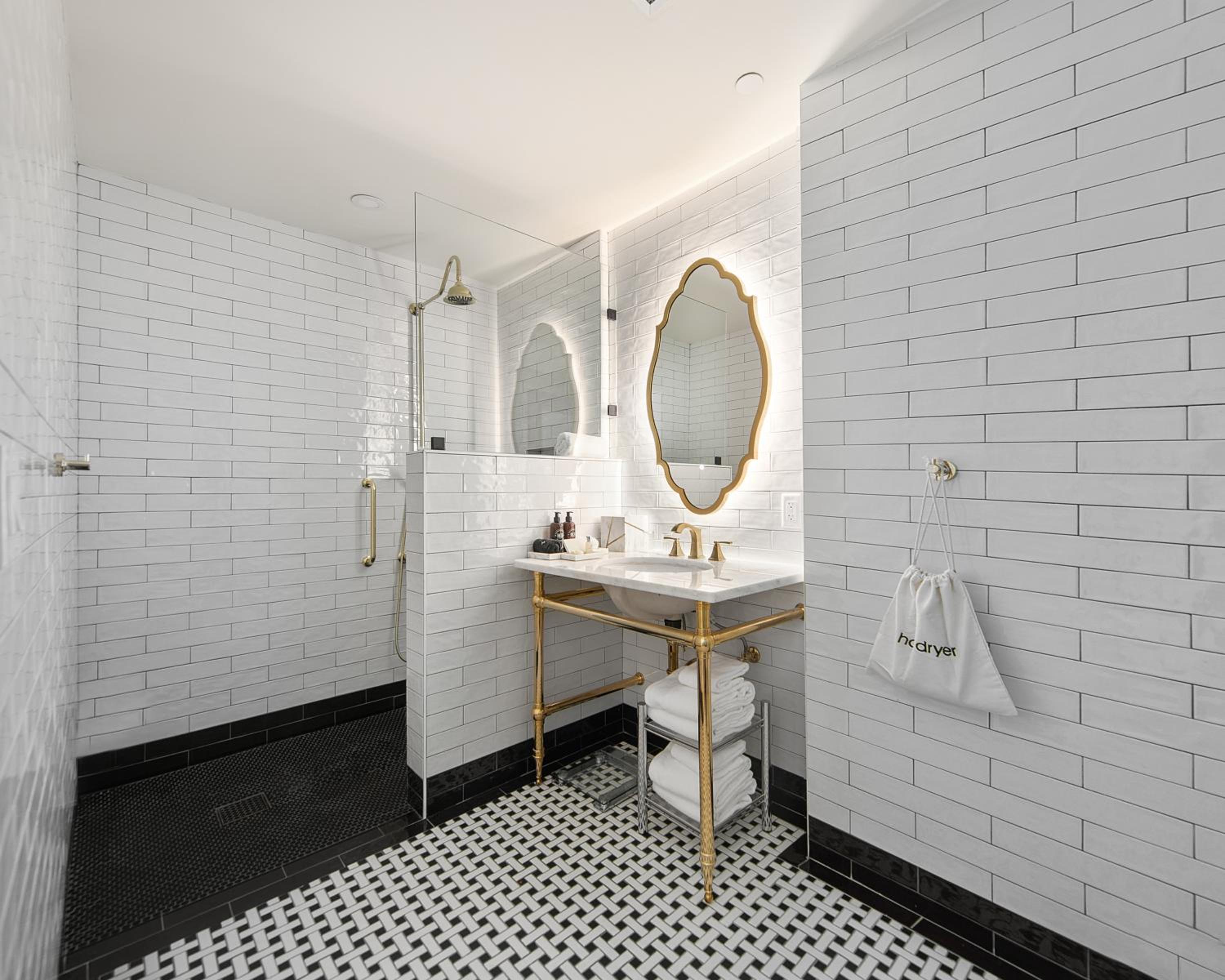 King Room - Disability Access - Photo 8
