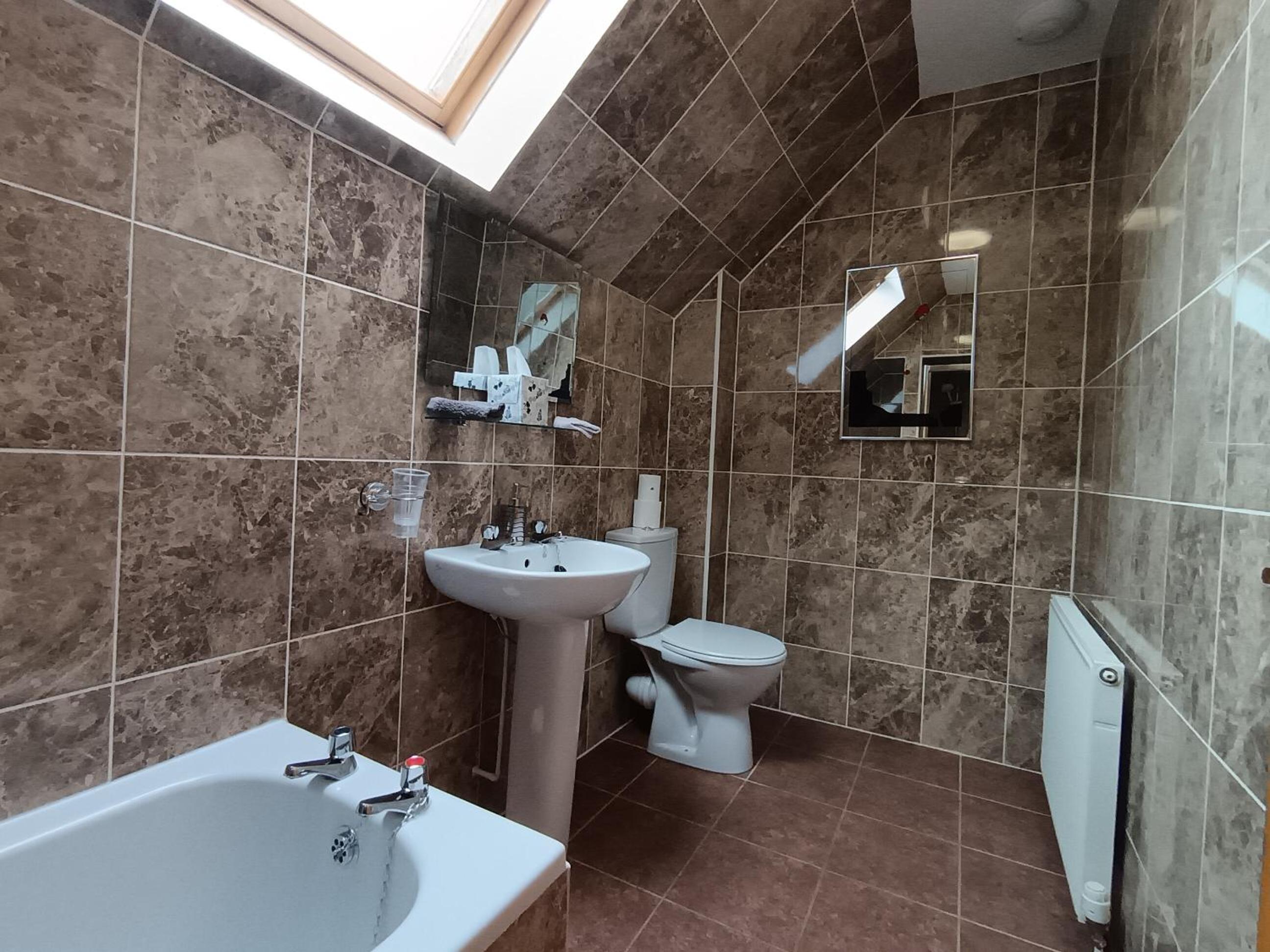 Deluxe Double Room with Bath photo 3
