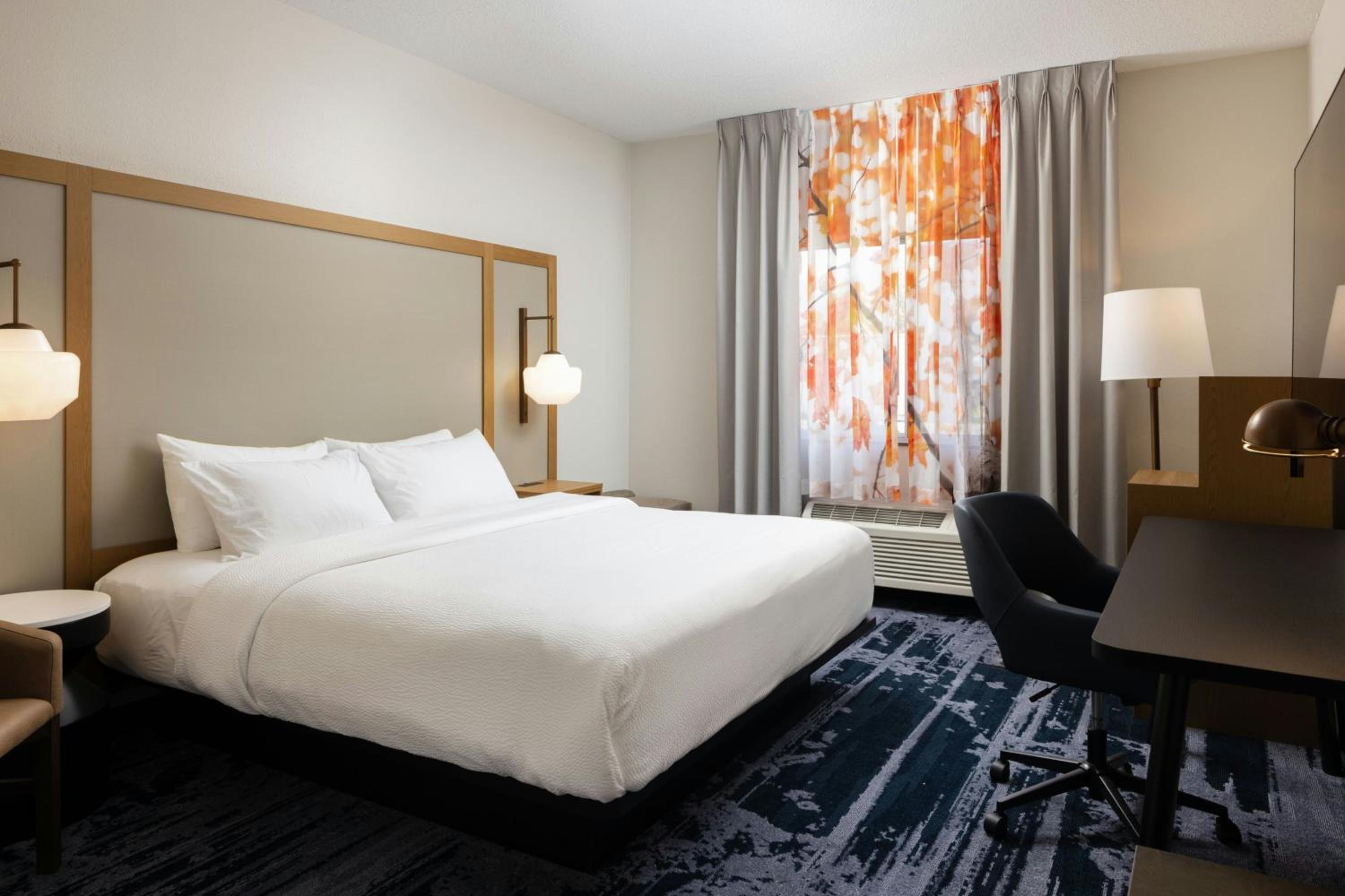King Room with Transfer Shower - Mobility and Hearing Accessible - Photo 1