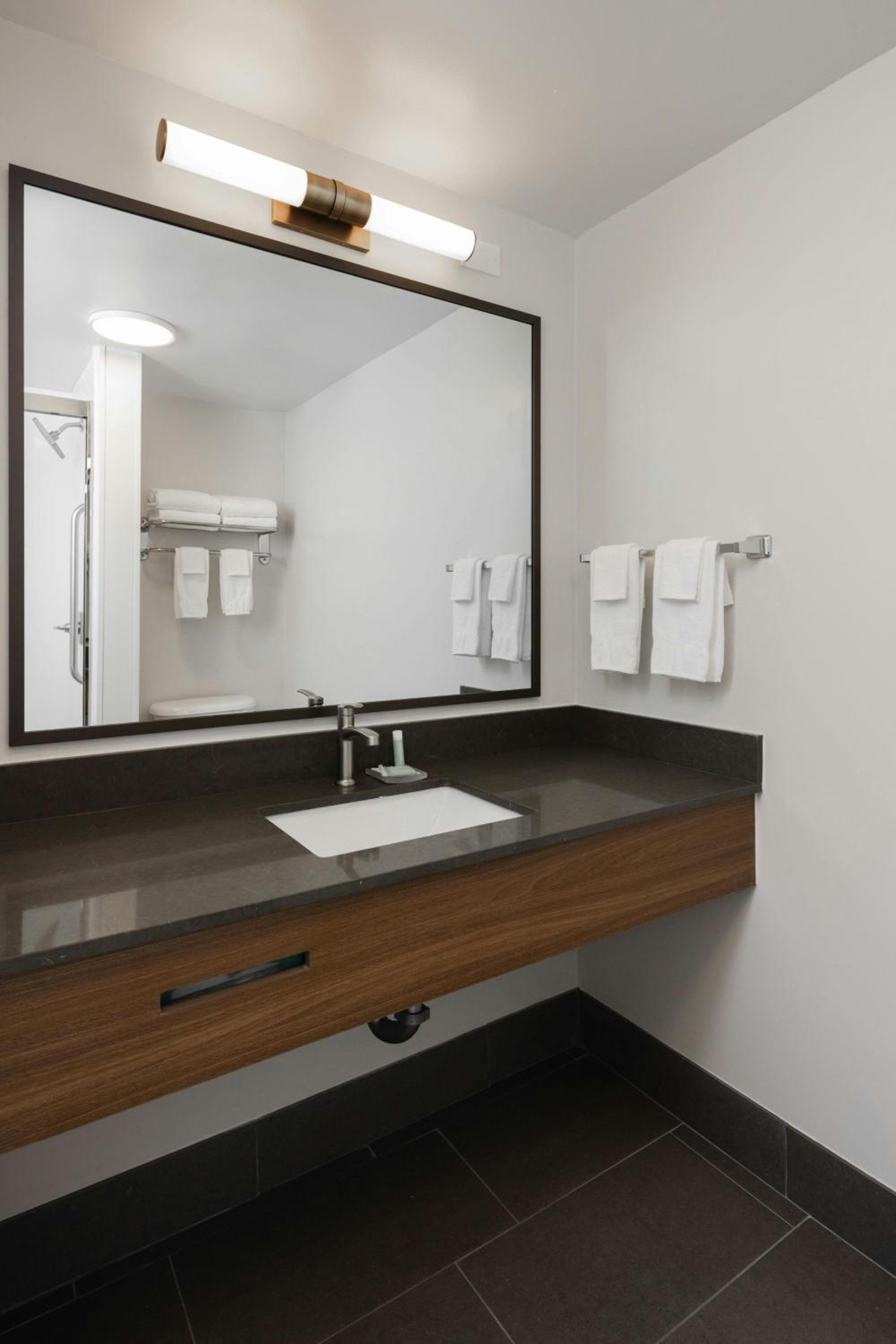 King Room with Sofa Bed - Hearing Accessible - Photo 4