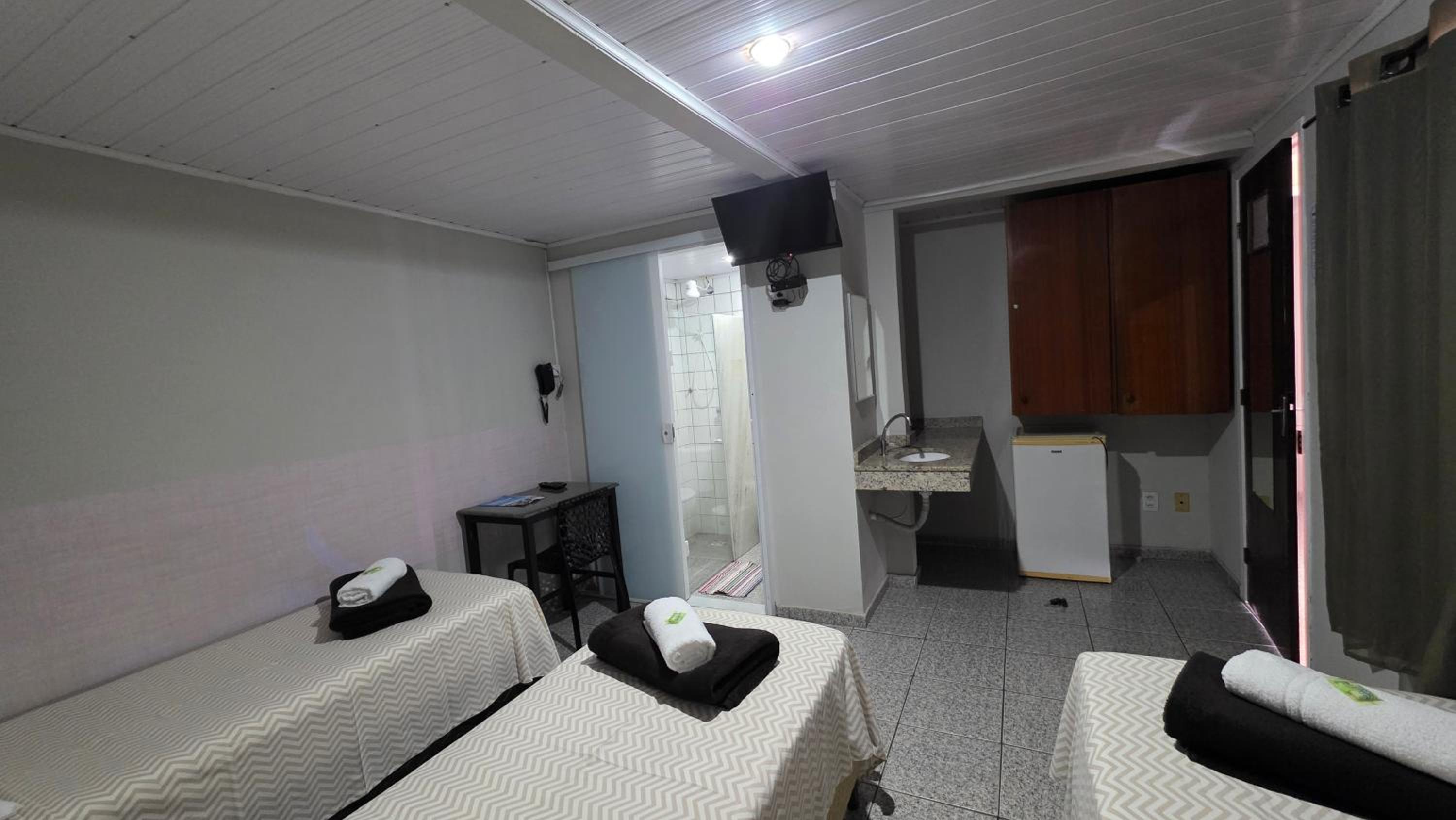 Economy Triple Room photo 3