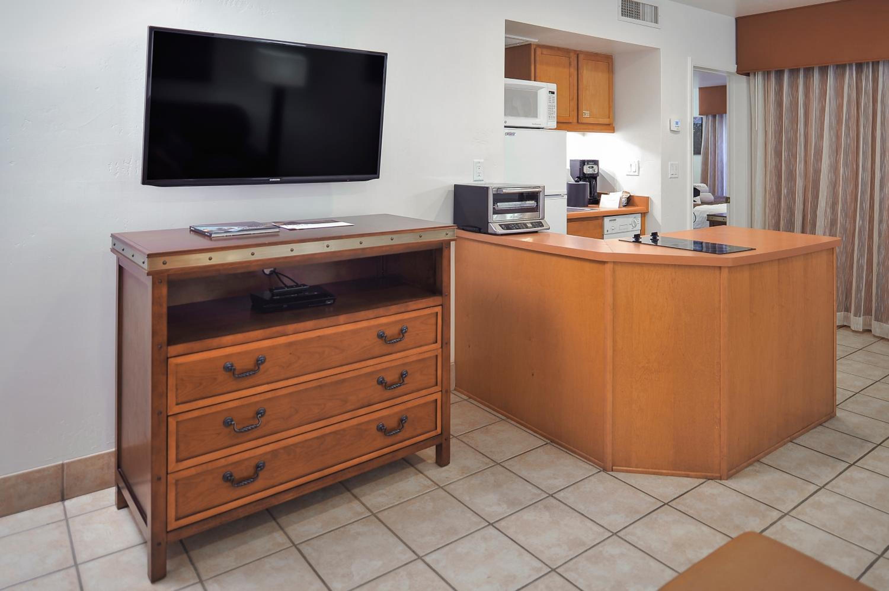 One-Bedroom King Plus Suite - Photo 11