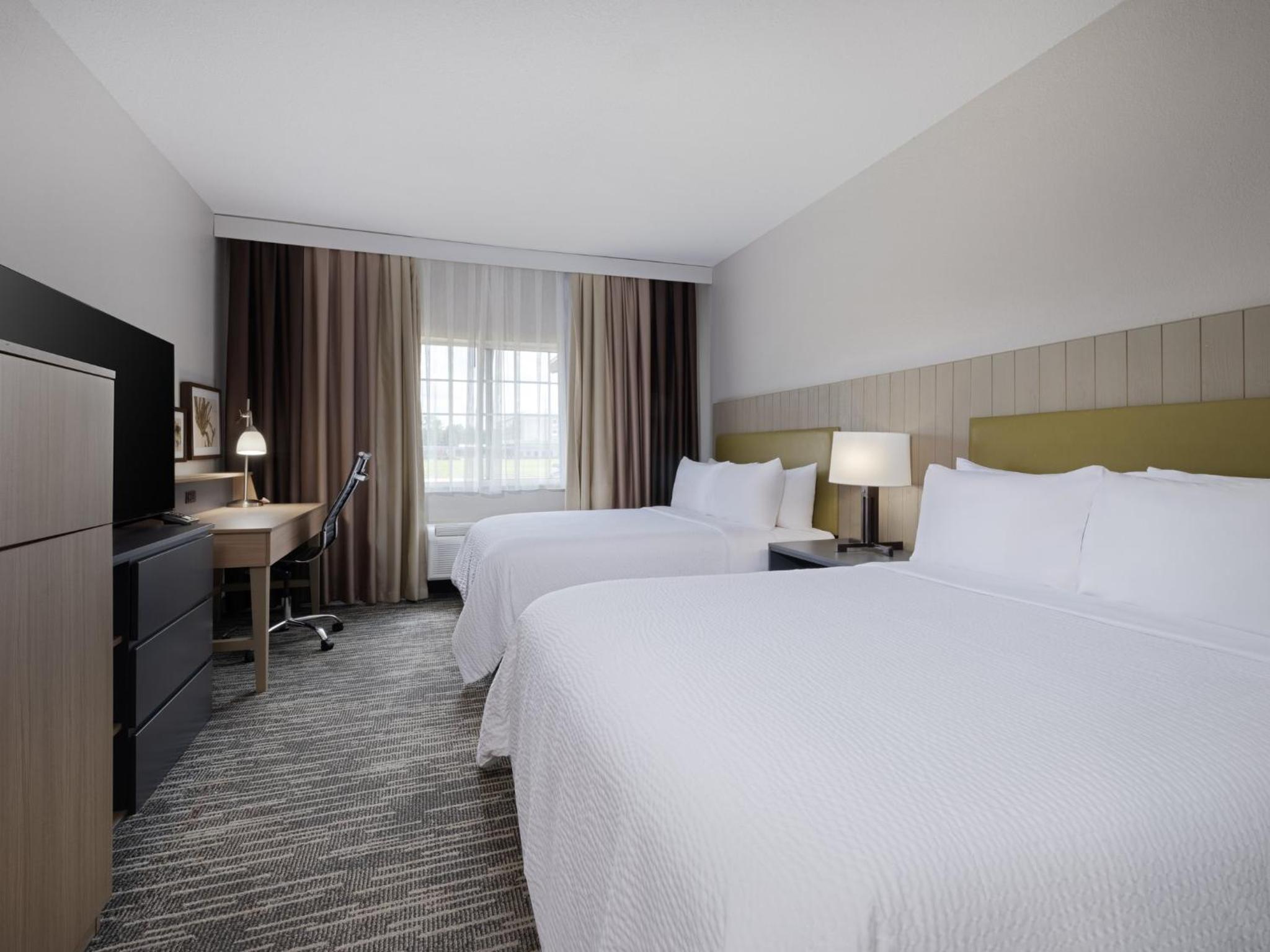 Standard Queen Room with Two Queen Beds and Tub - Mobility/Communications Accessible photo 1