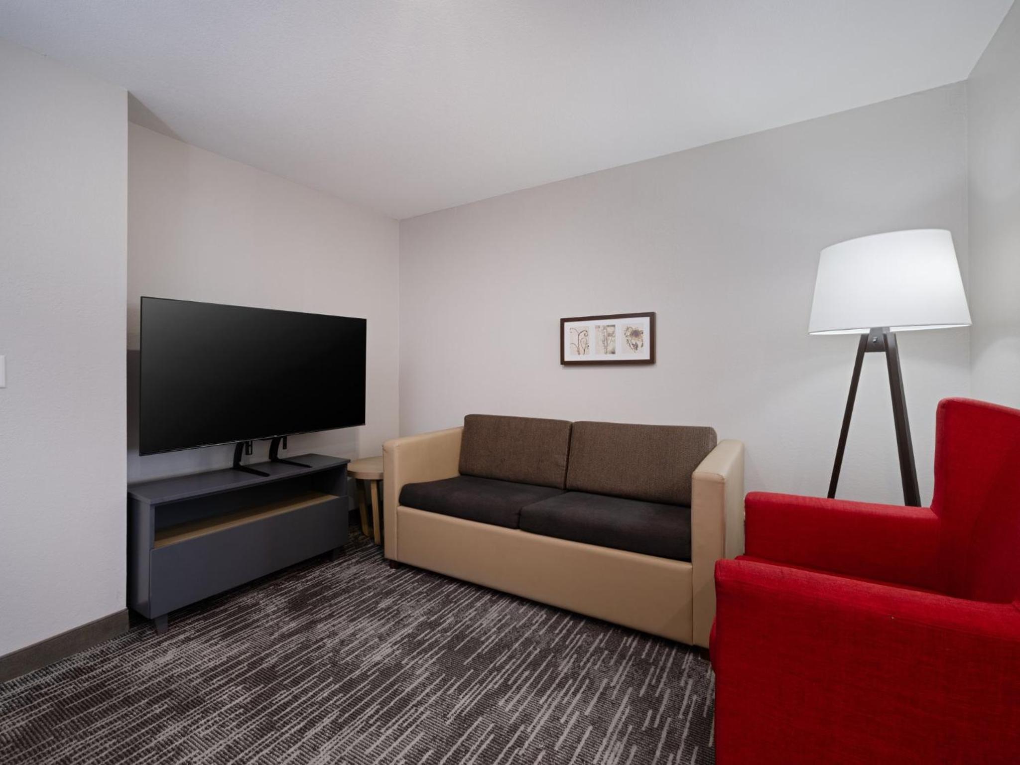 One-Bedroom King Suite photo 1