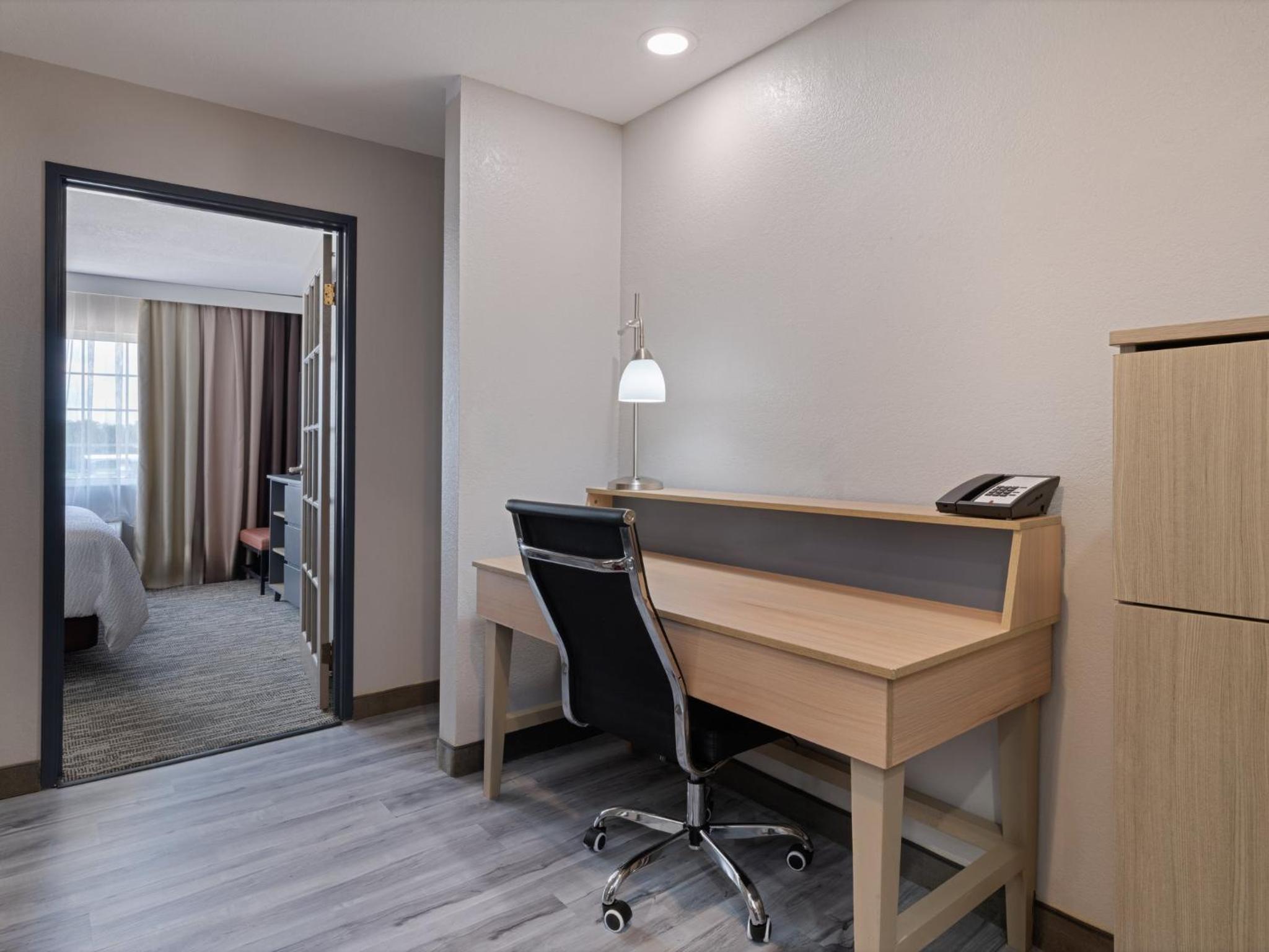 One-Bedroom King Suite photo 2