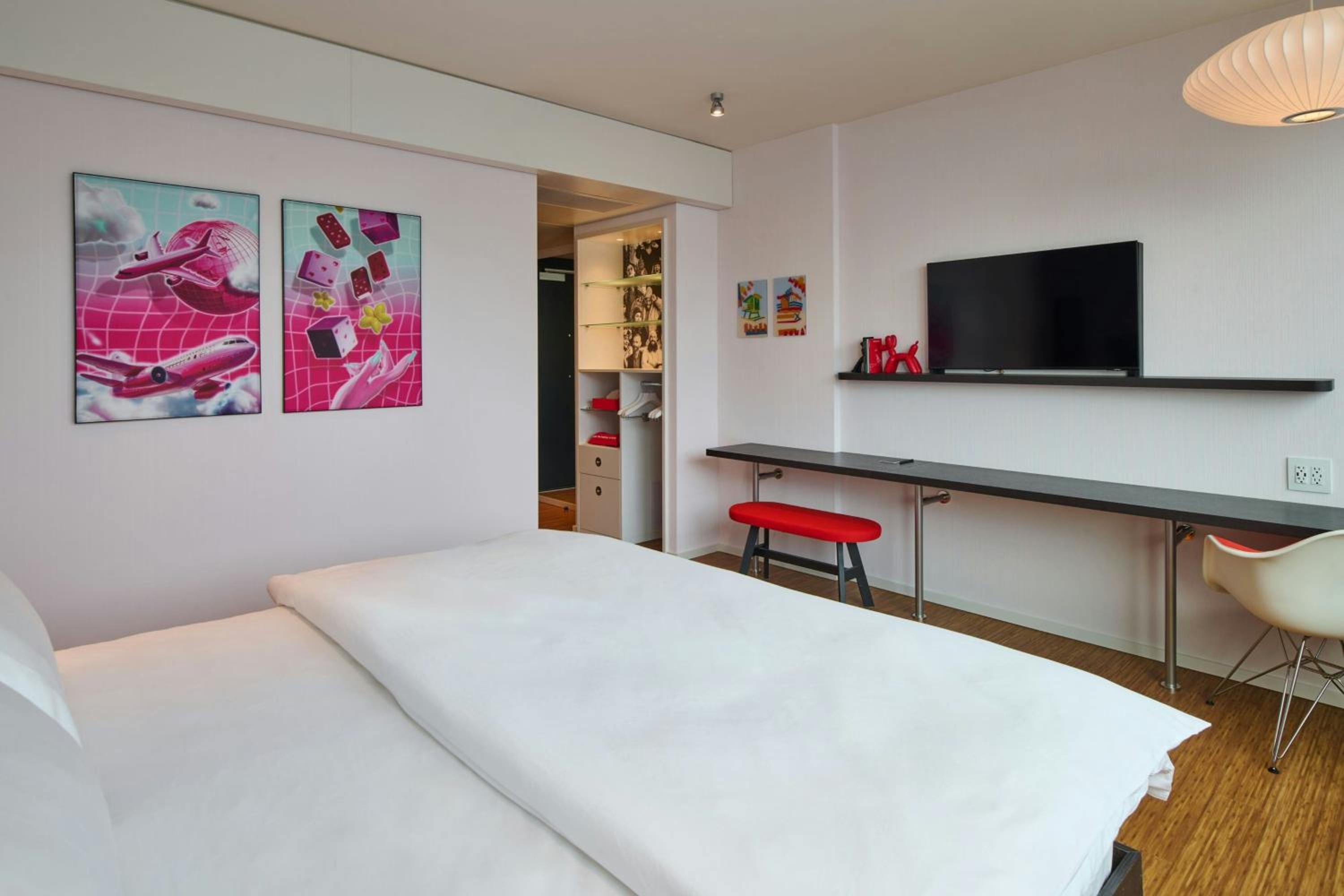 King Room - Accessible - Photo 3