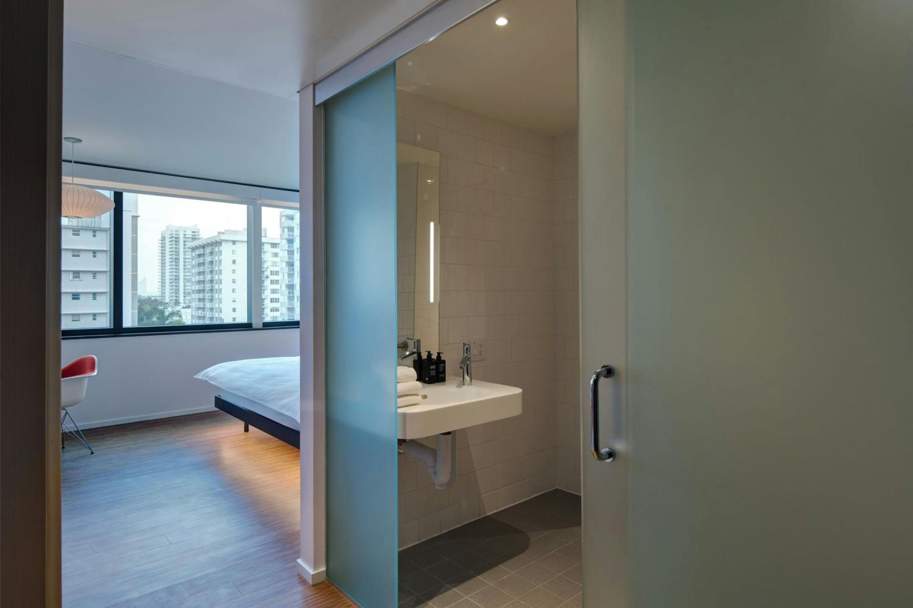 King Room - Accessible - Photo 4