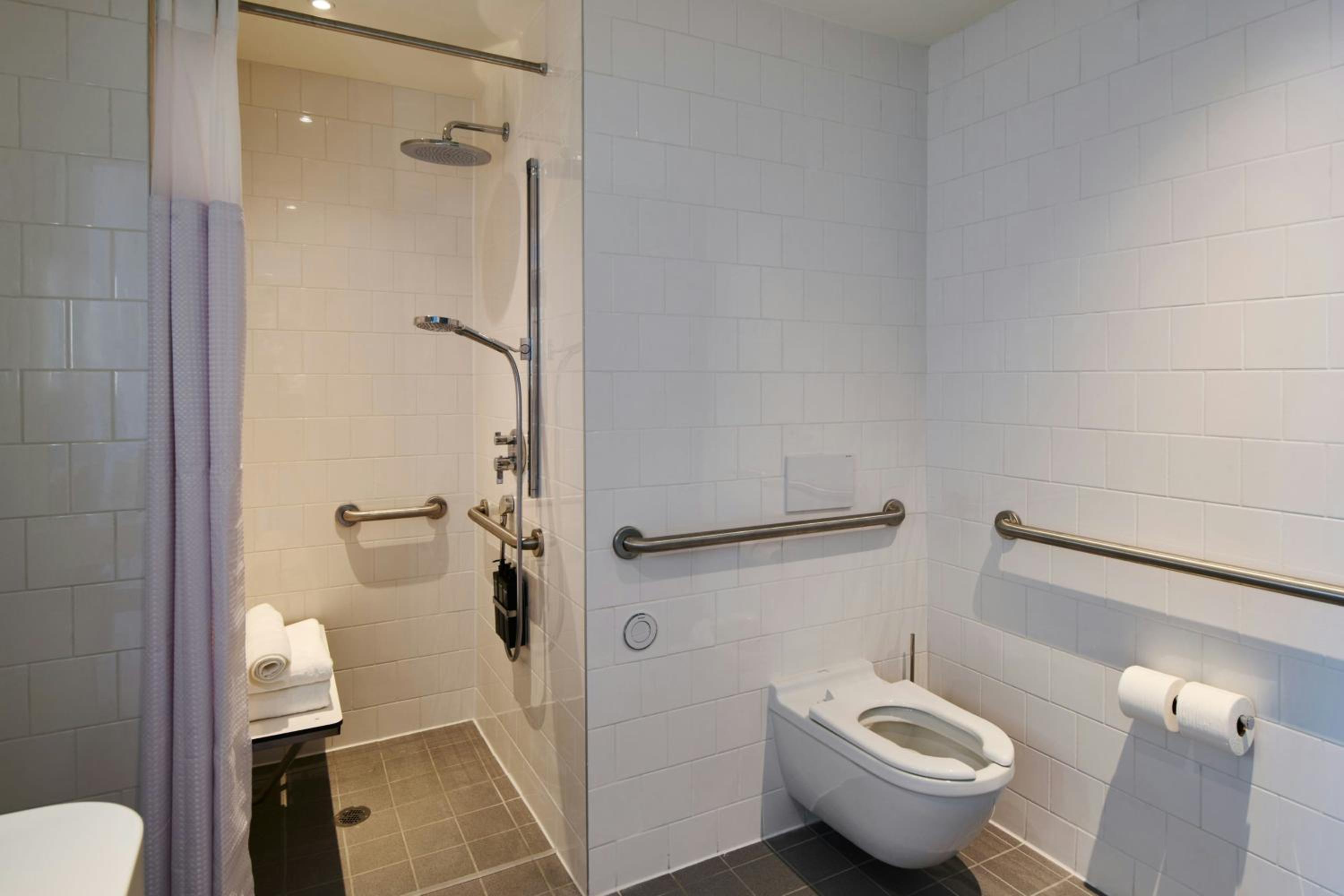 King Room - Accessible - Photo 6
