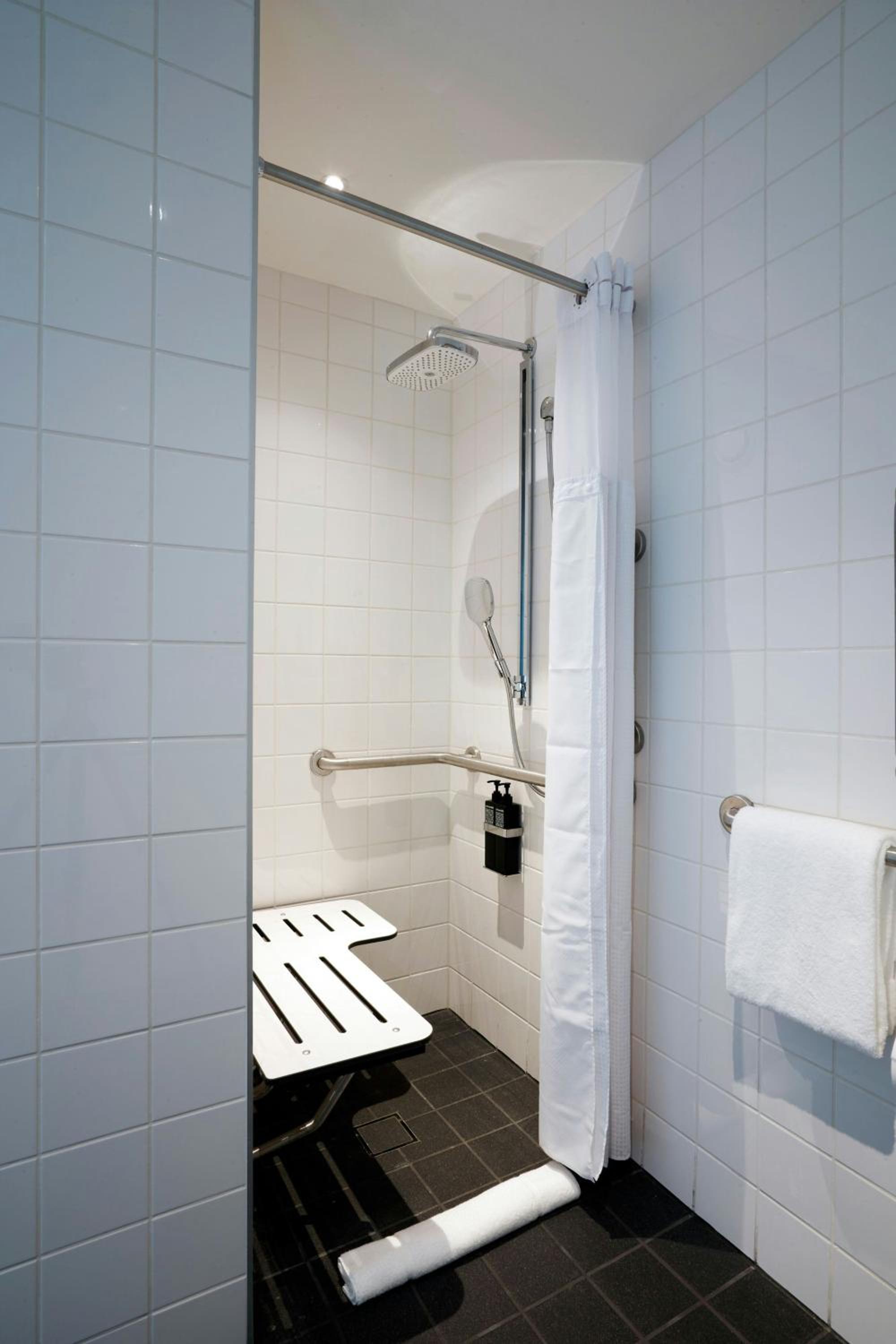King Room - Accessible - Photo 5