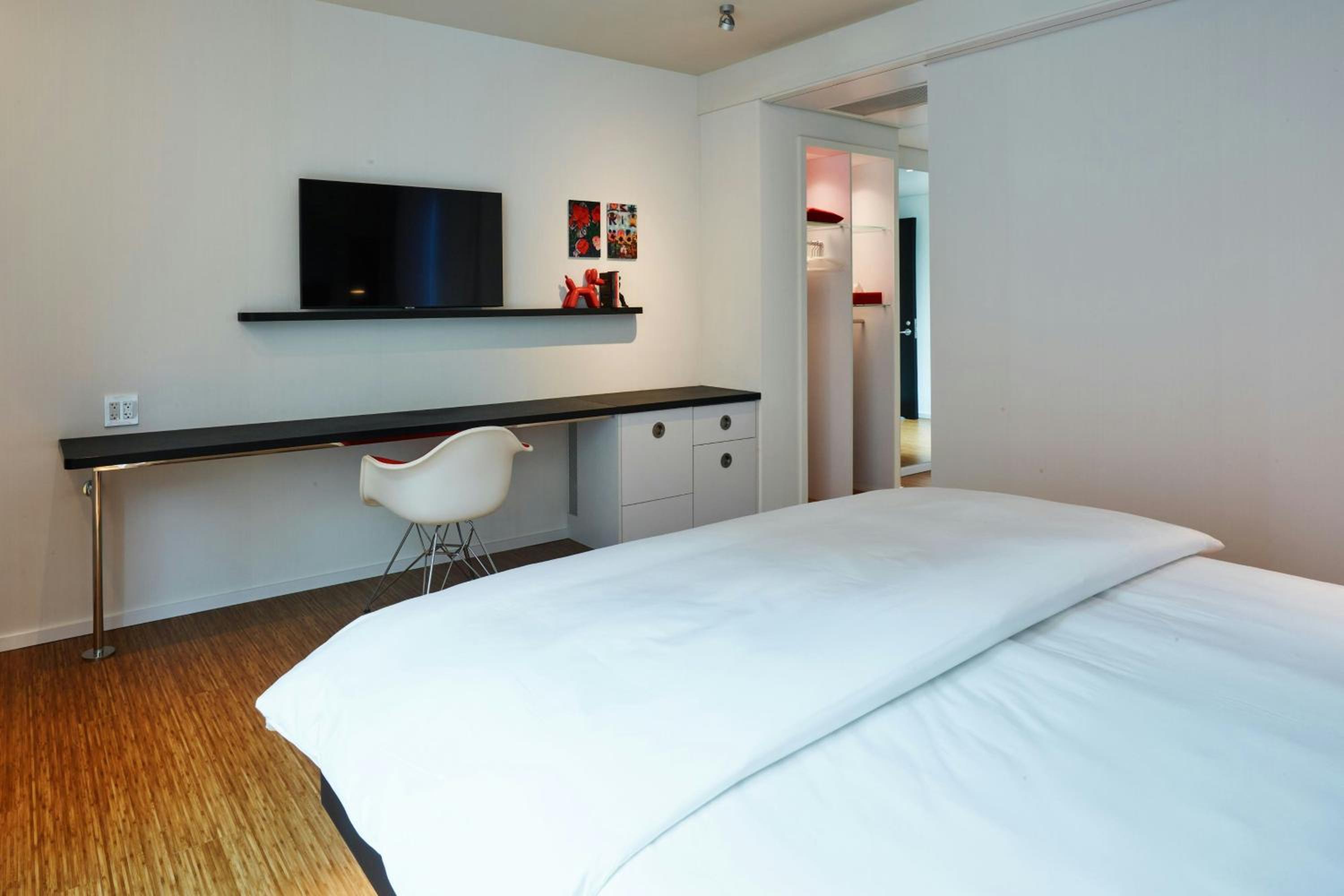 King Room - Accessible - Photo 3