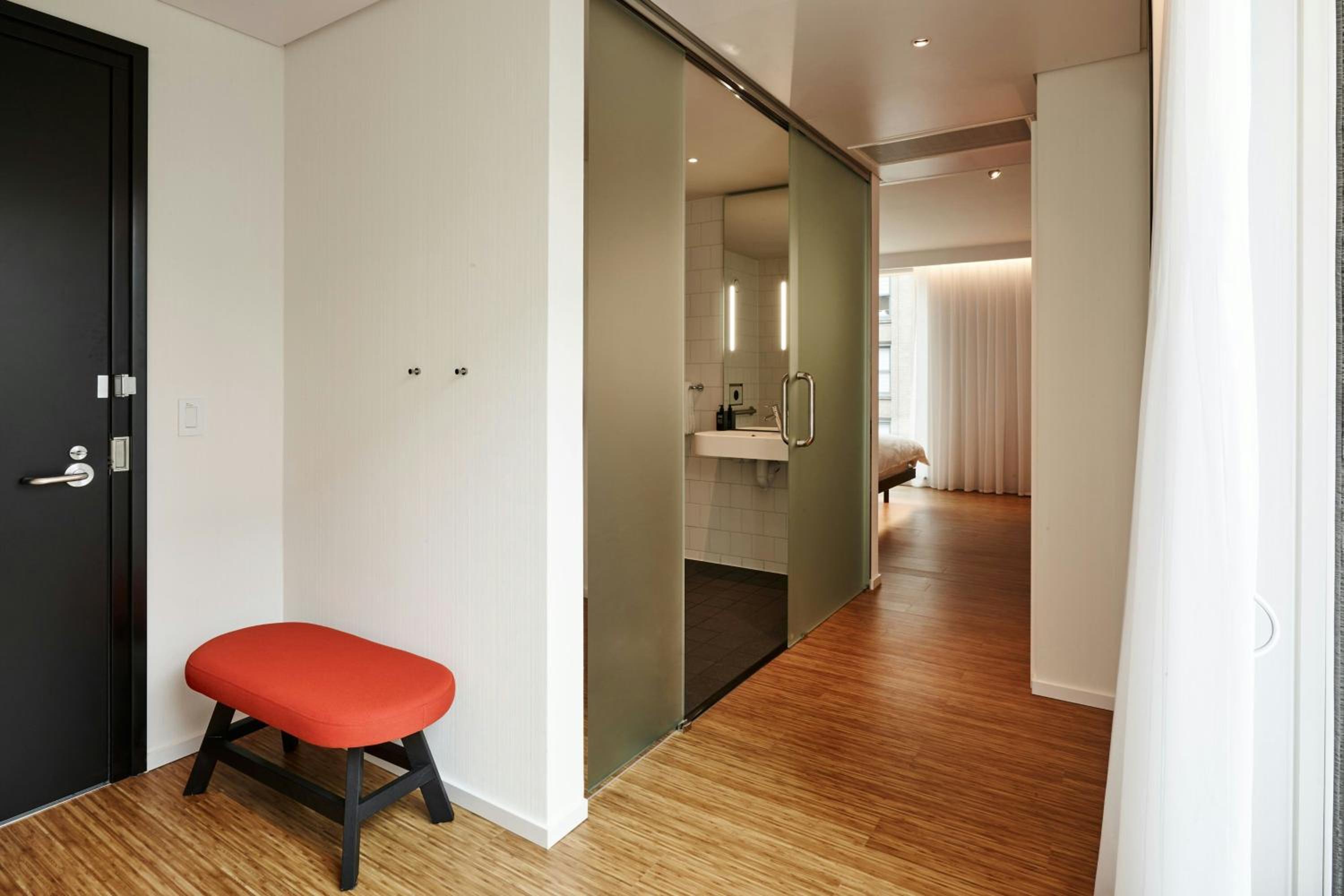 King Room - Accessible - Photo 4