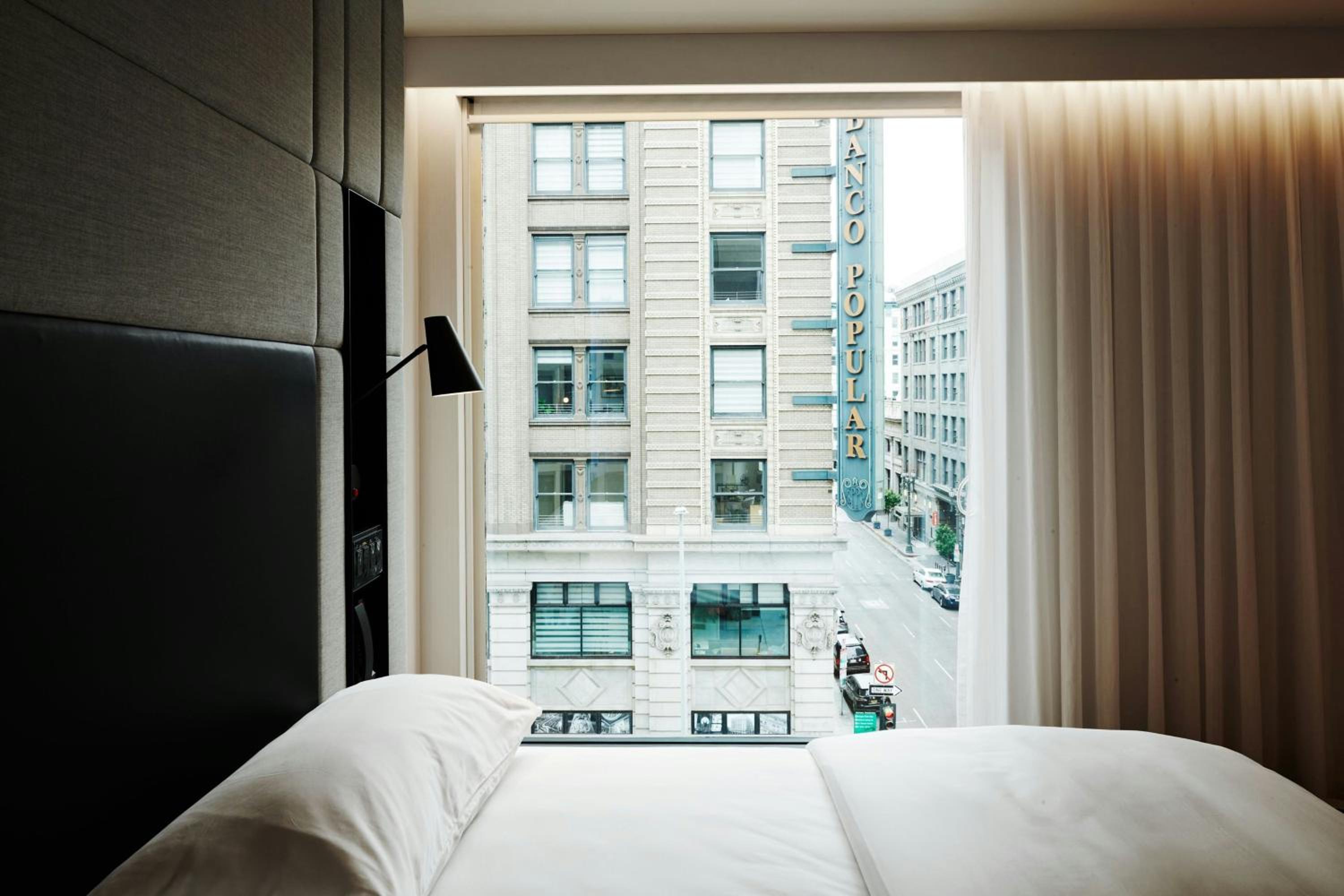 King Room with Premium View - Photo 3