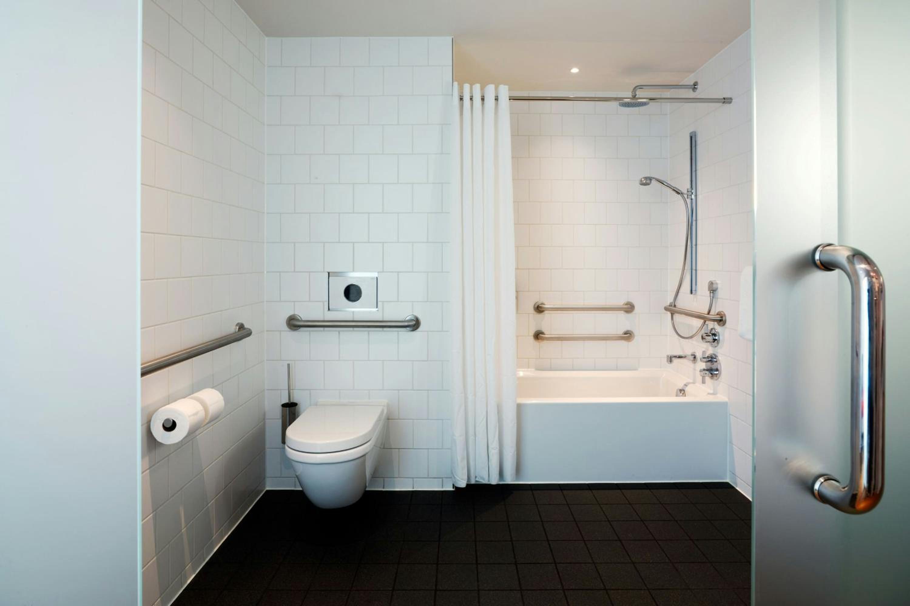 King Room - Accessible - Photo 6