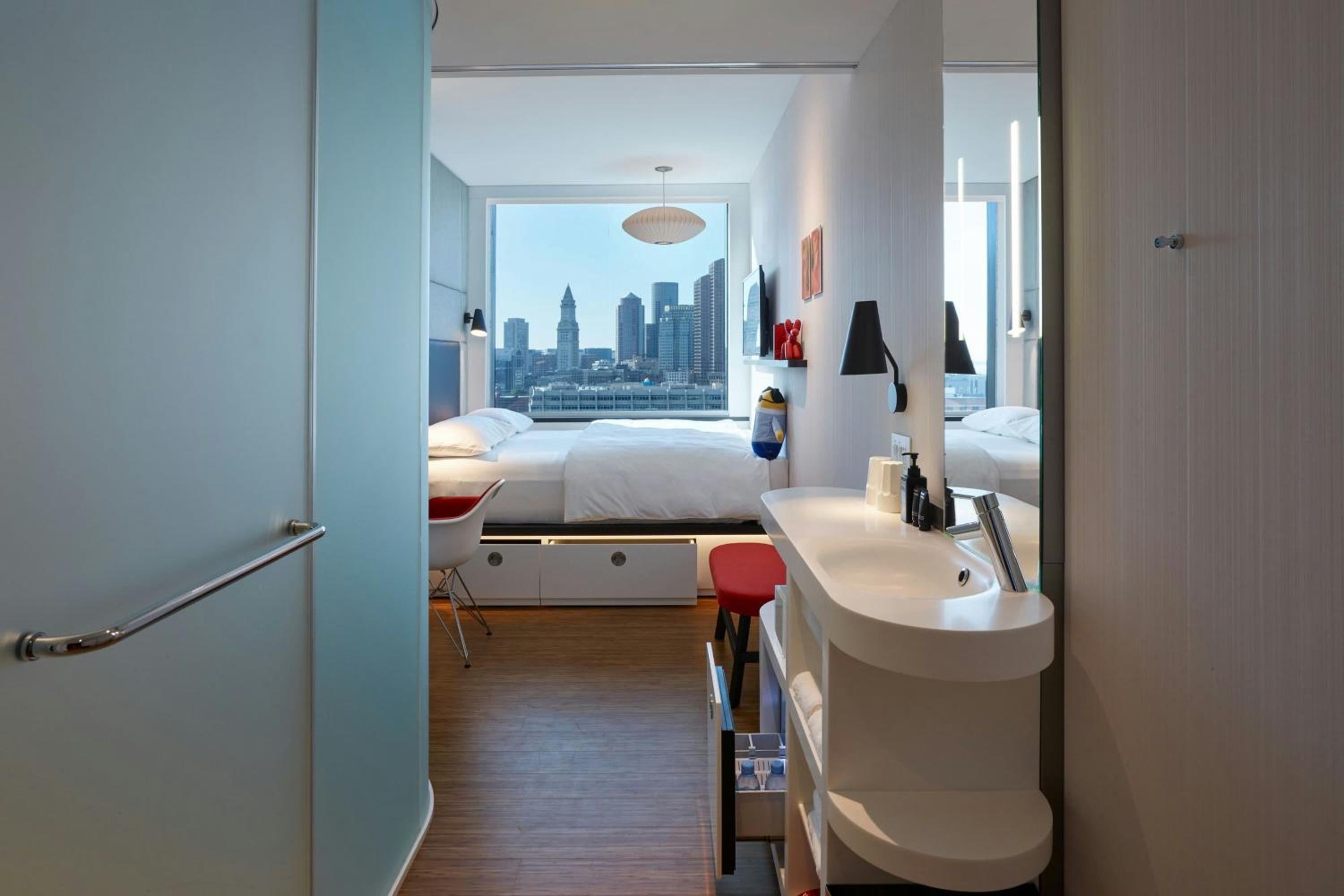 King Room with Premium View - Photo 8