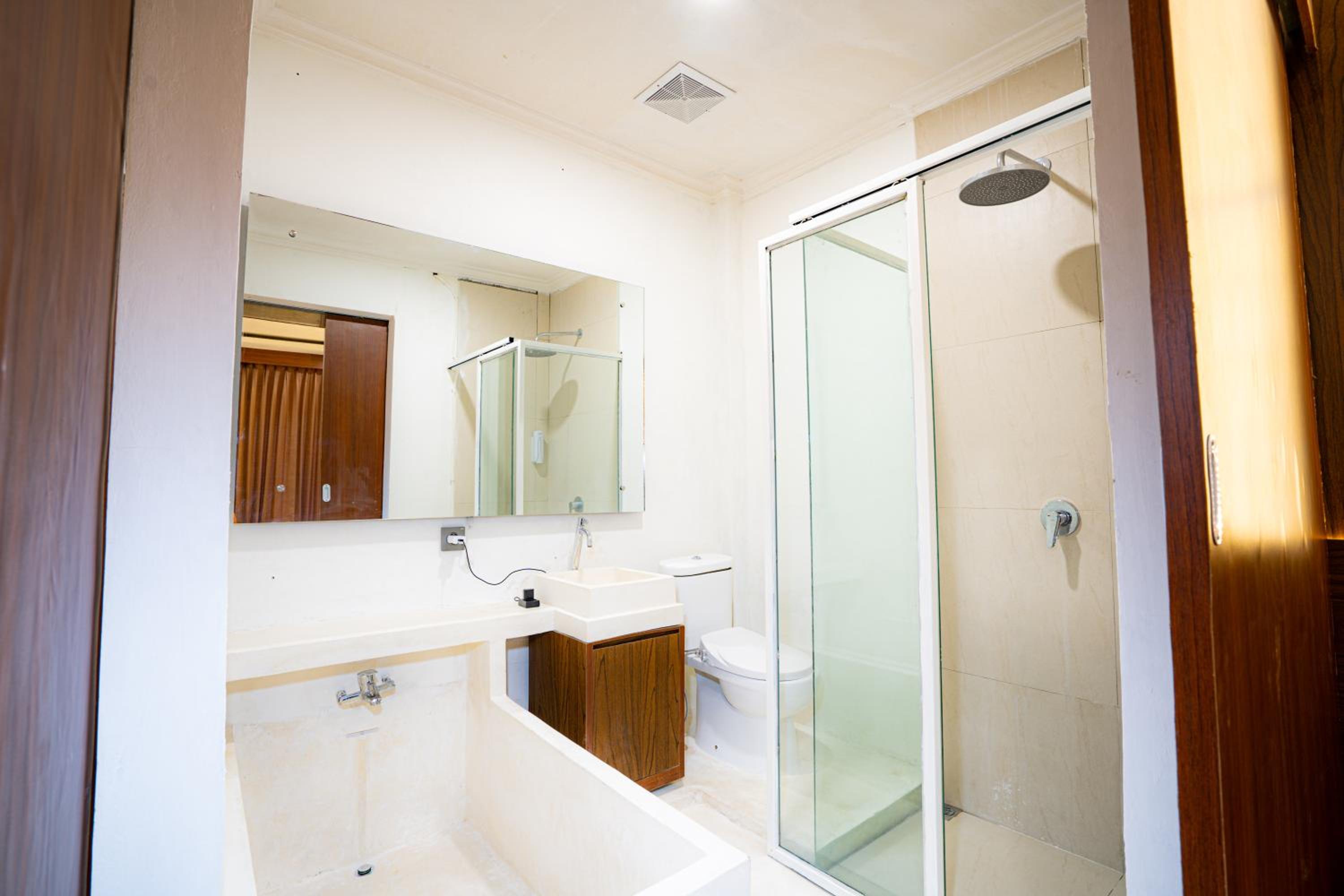 King Room with Pool View - Photo 3