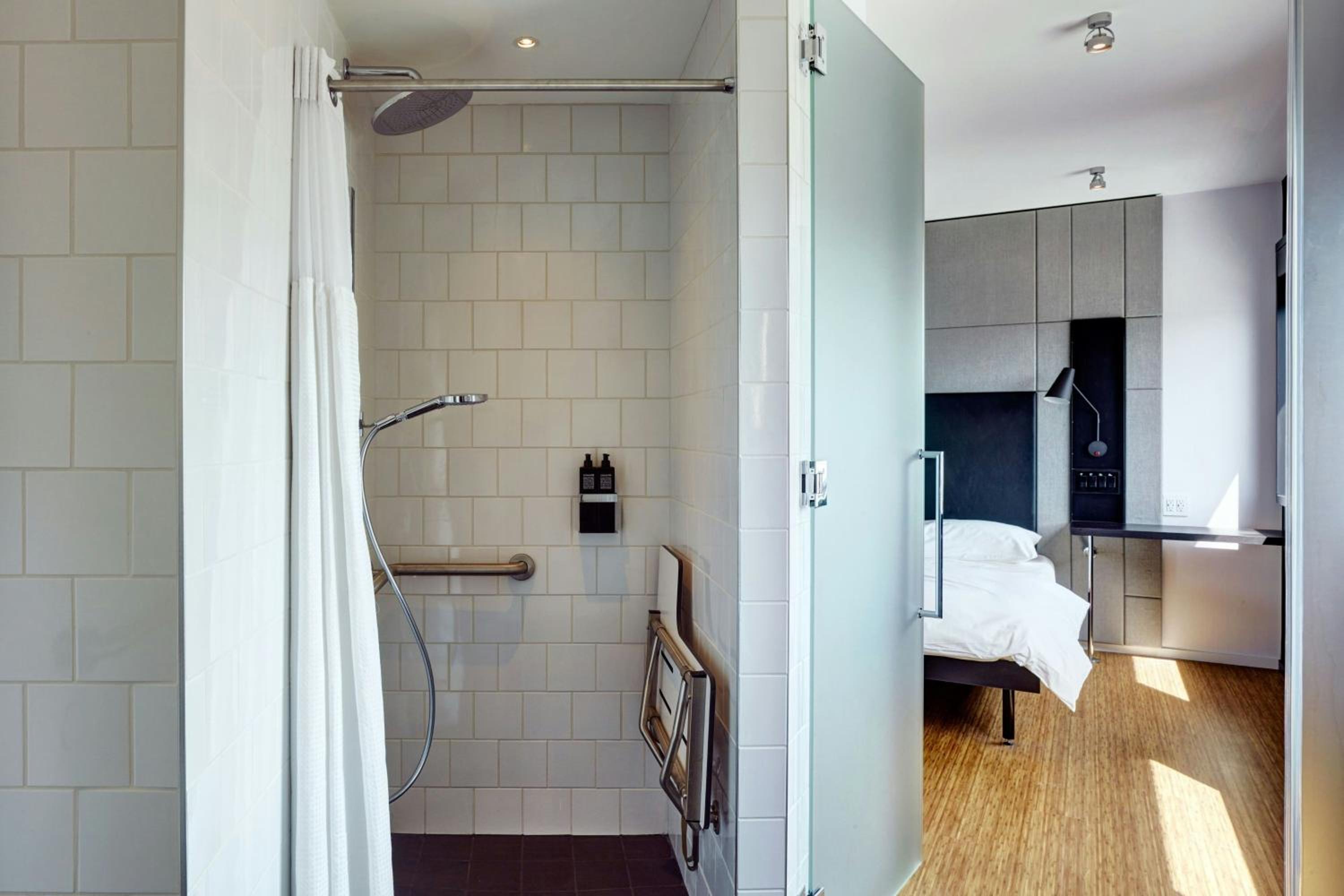 King Room - Accessible - Photo 6