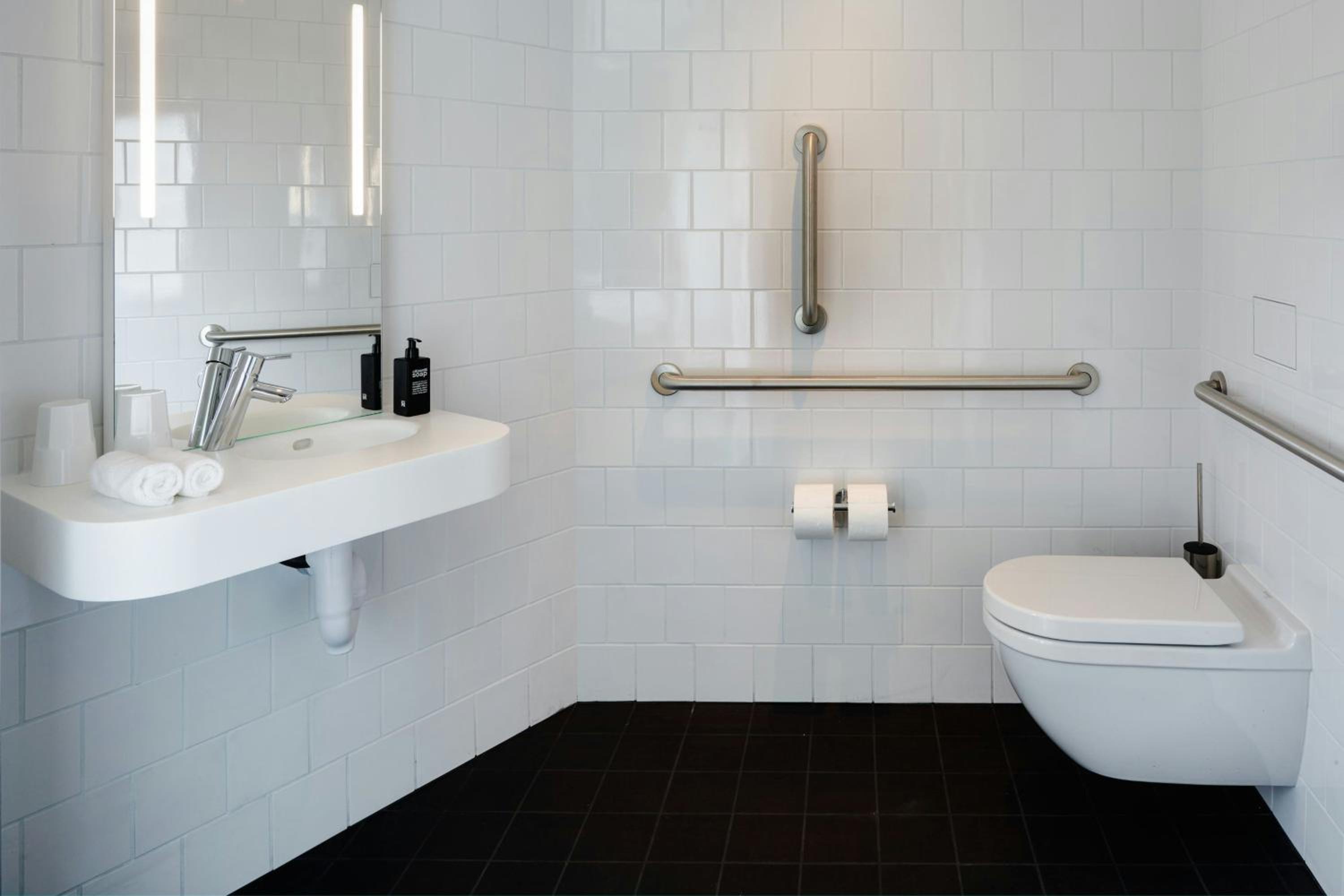 King Room - Accessible - Photo 7