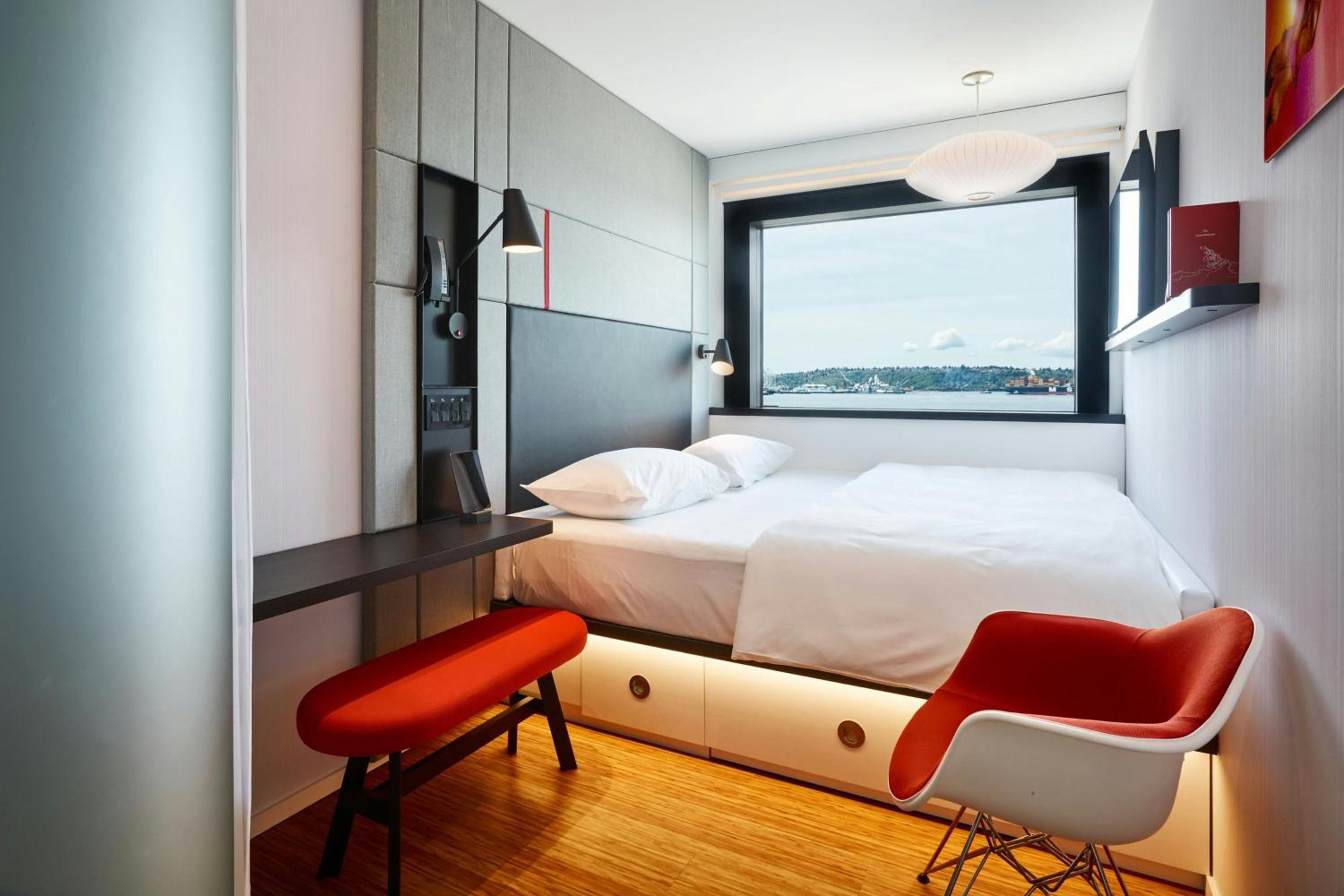 King Room with Premium View - Photo 1