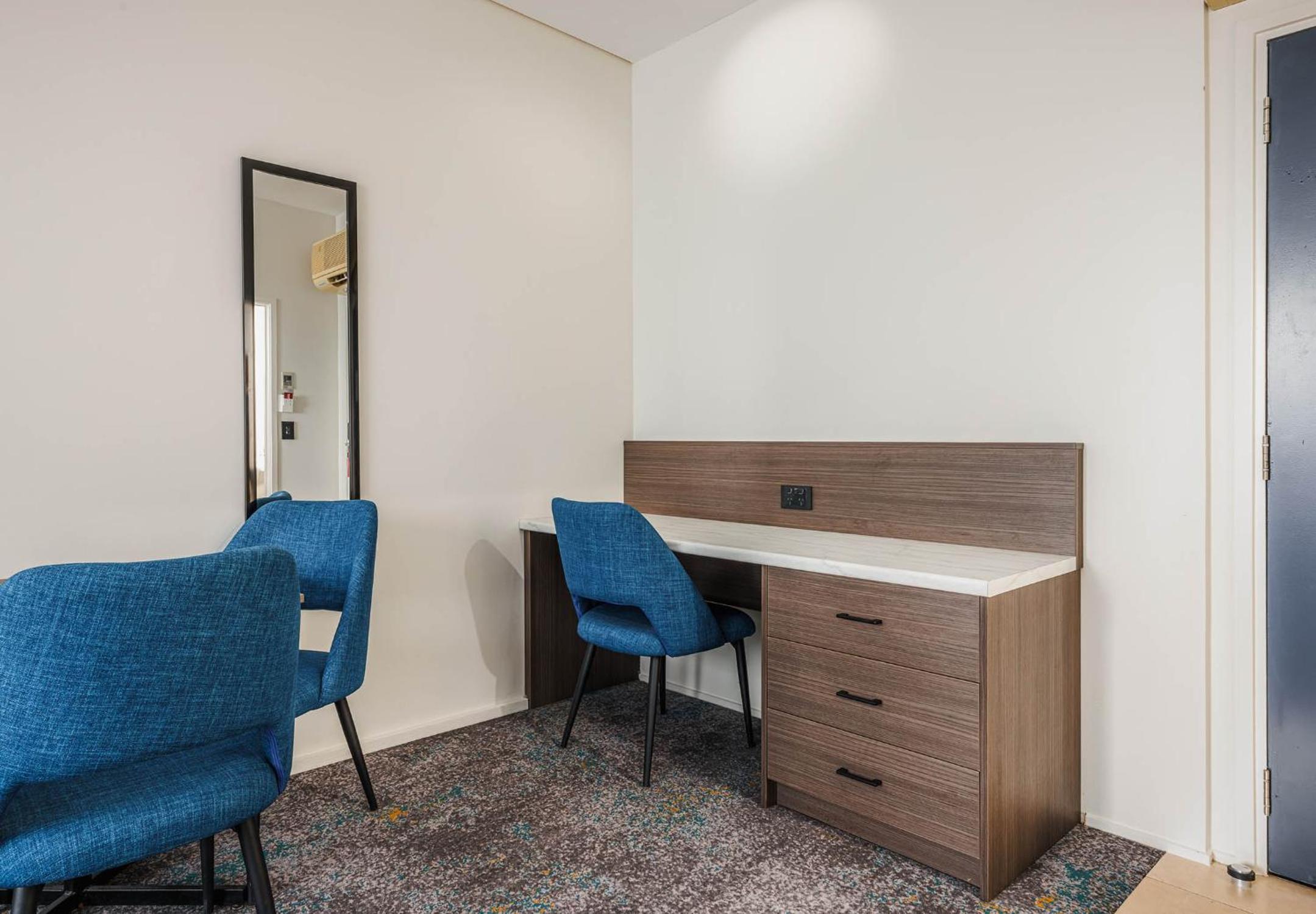 One-Bedroom Suite - Photo 2
