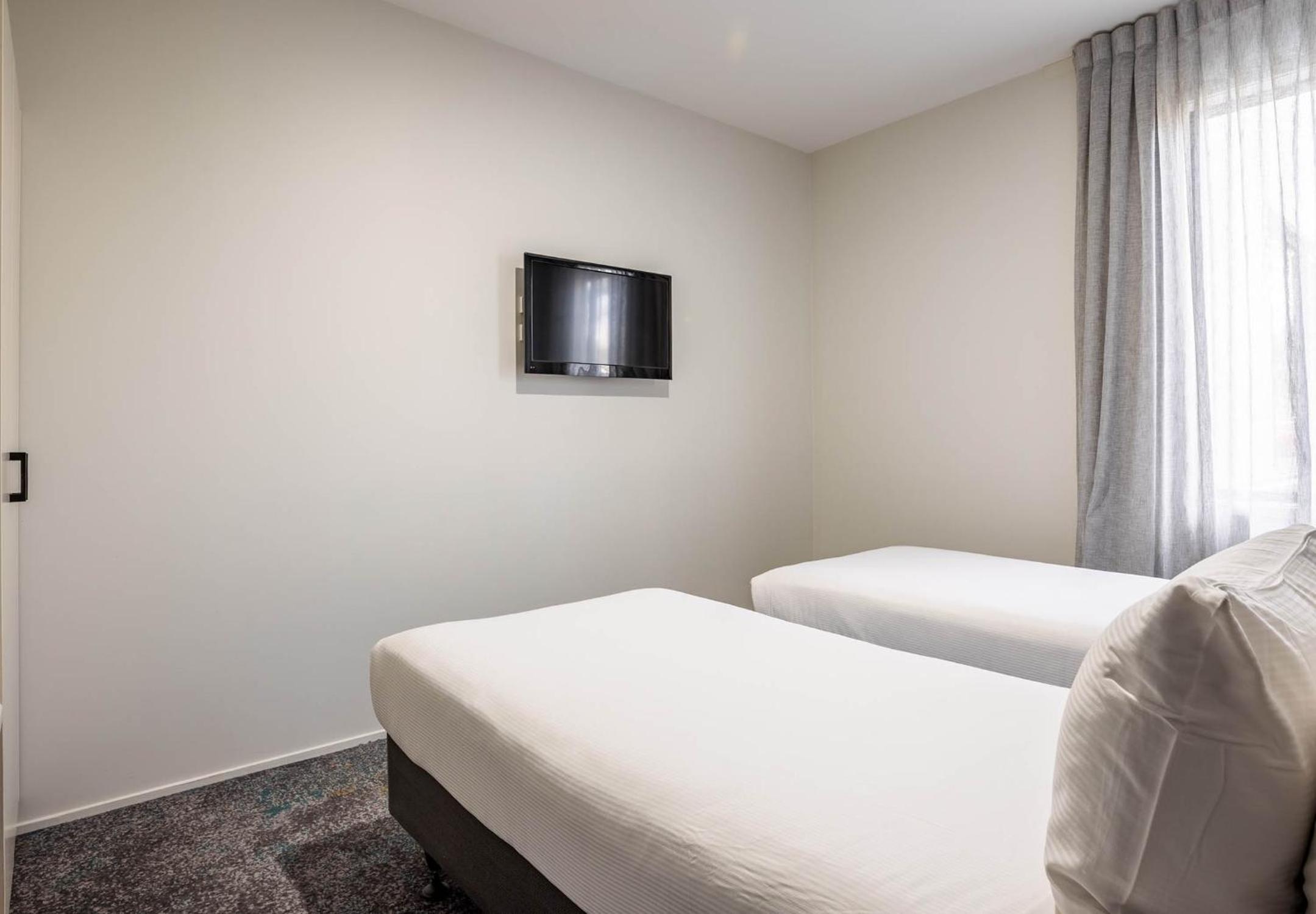 One-Bedroom Suite - Photo 8