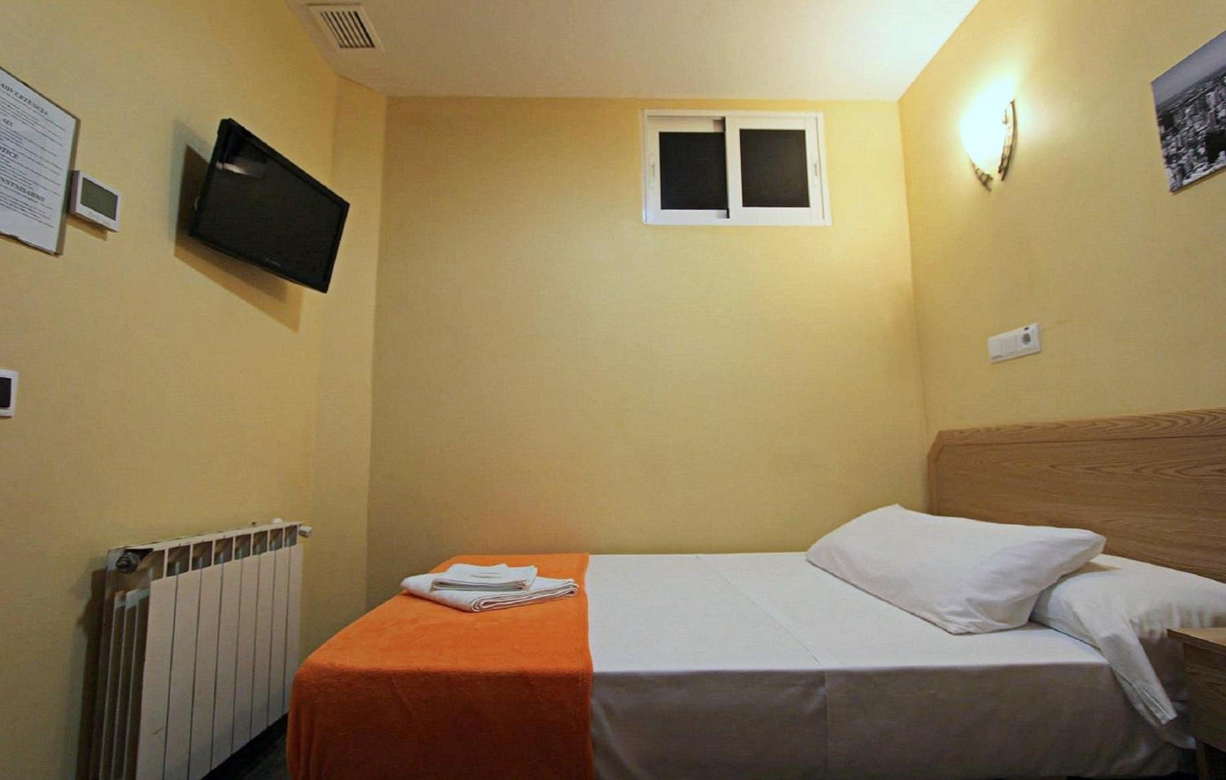 Budget Single Room photo 2