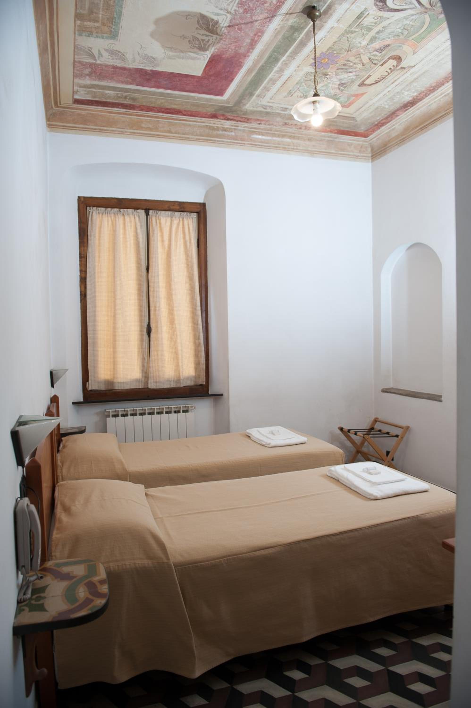 Twin Room with Private Bathroom photo 1