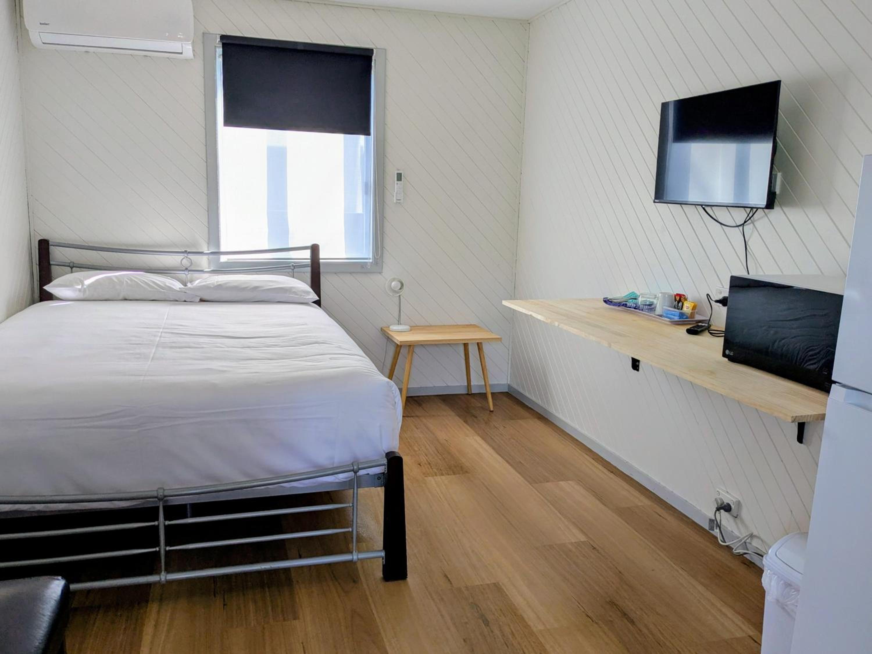 Economy Motel Room - External Ensuite photo 1