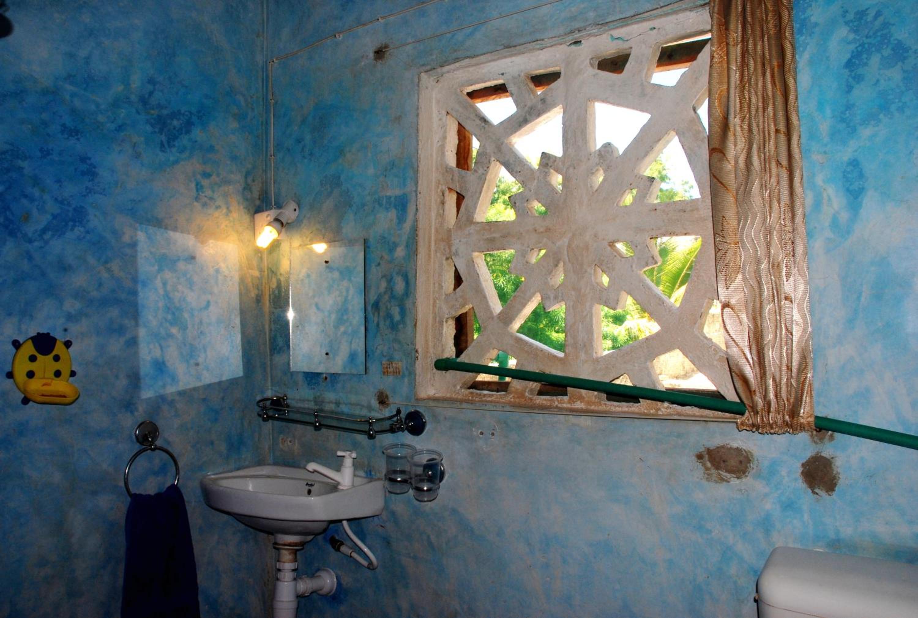 Budget Double Room with Private External Bathroom photo 3