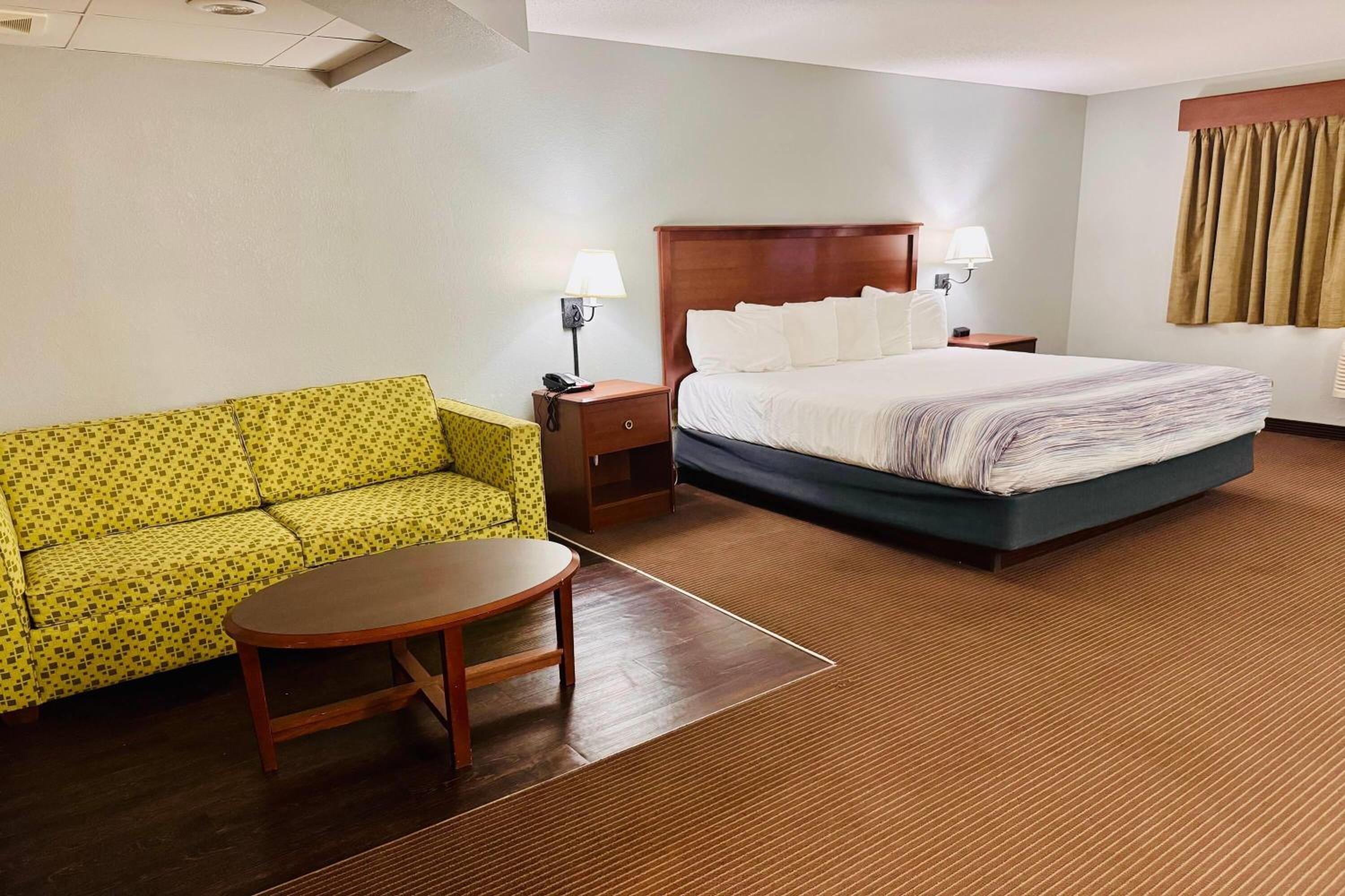 King Room with Sofa Bed - Non-Smoking - Photo 1