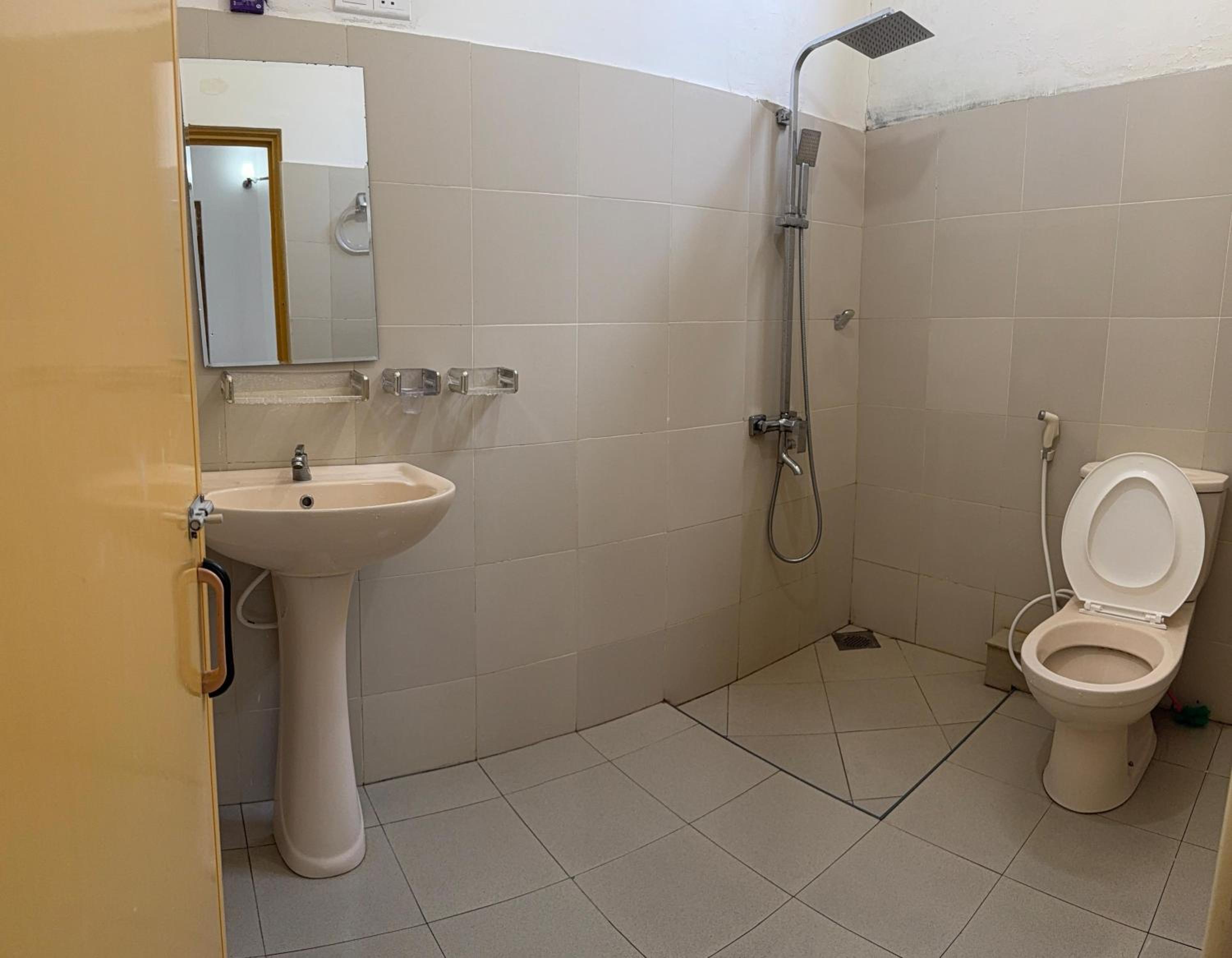 Family Room with Private Bathroom photo 2