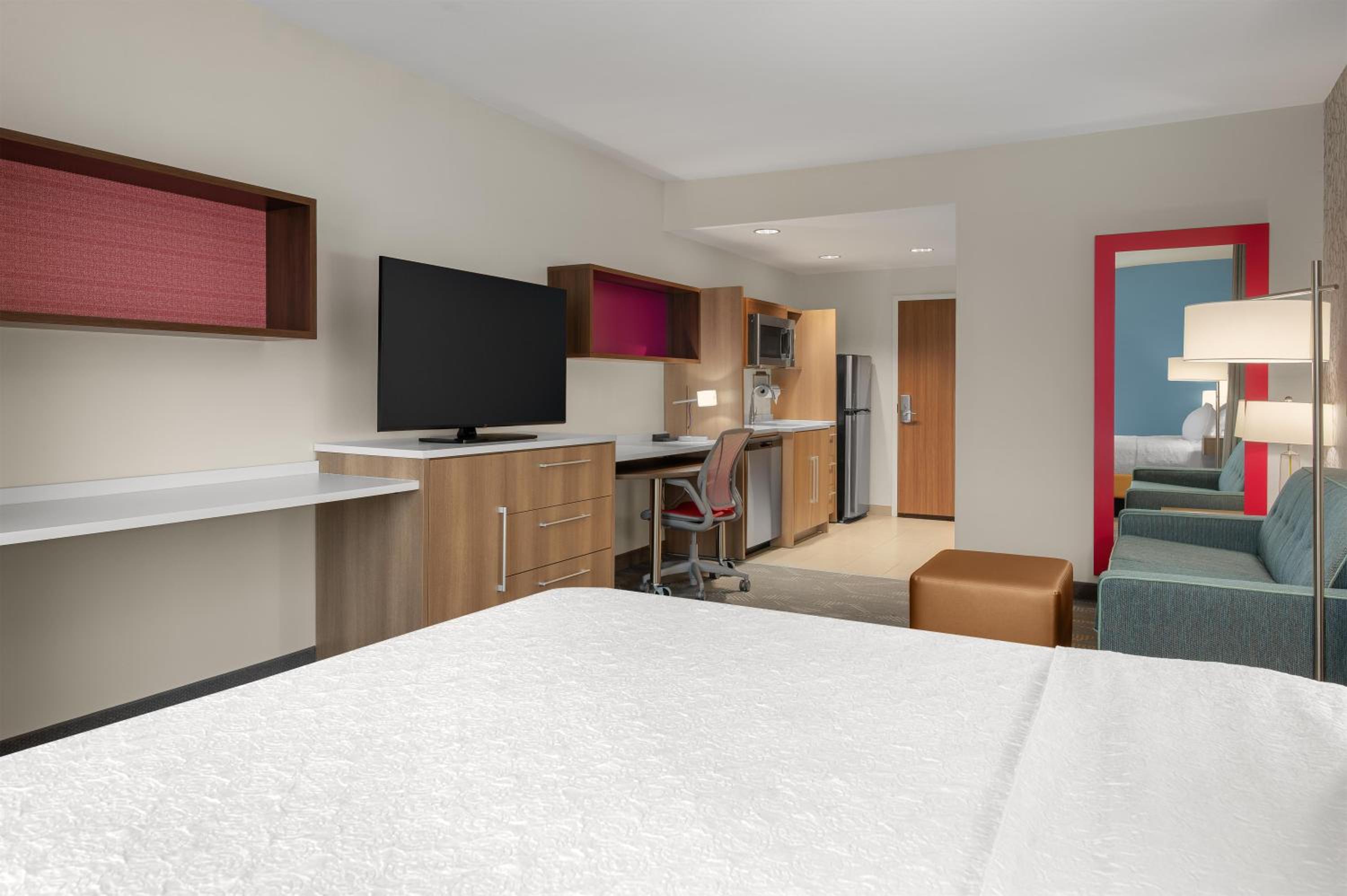 Queen Studio Suite - Photo 1