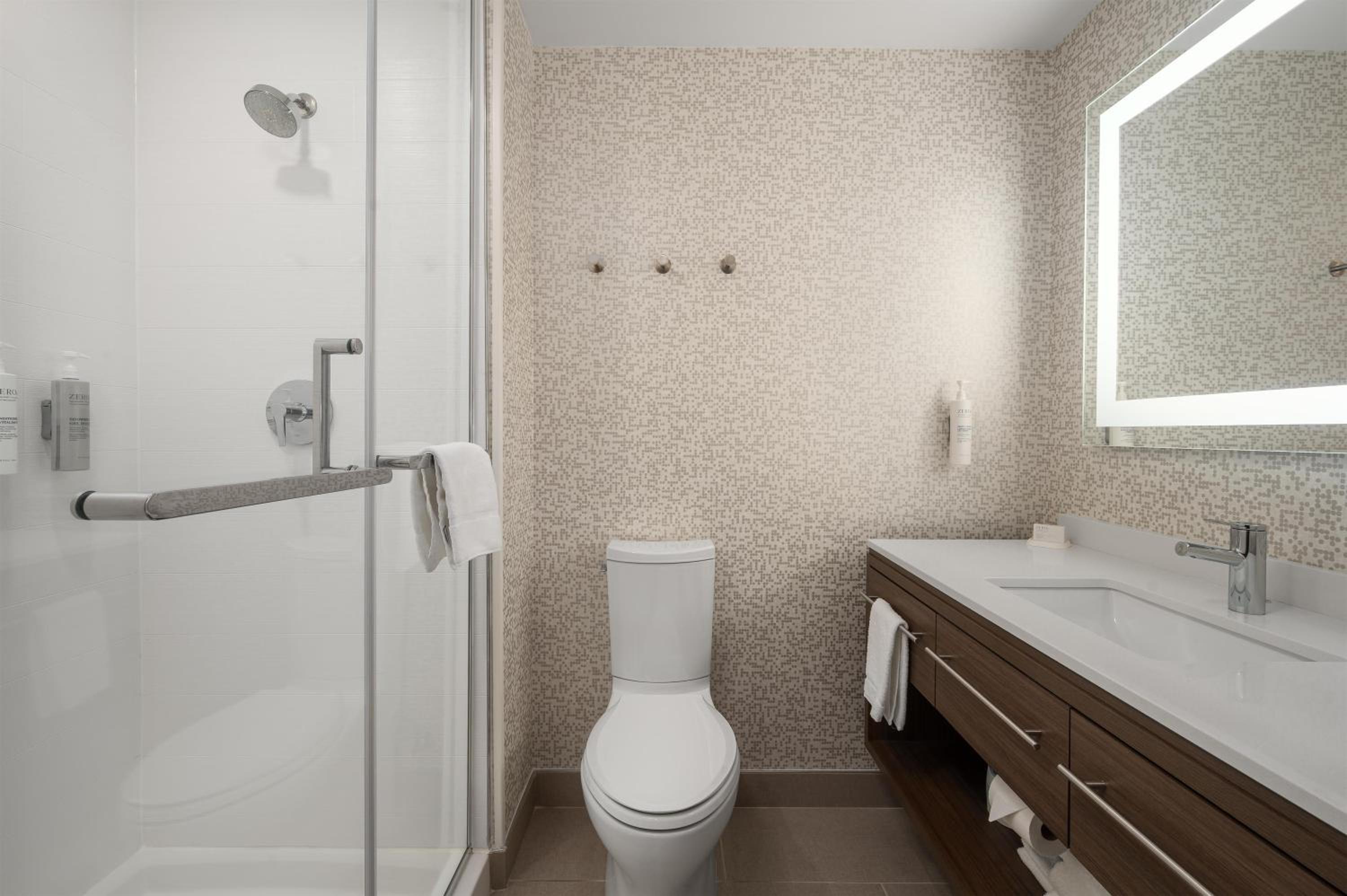 Queen Studio Suite - Photo 5