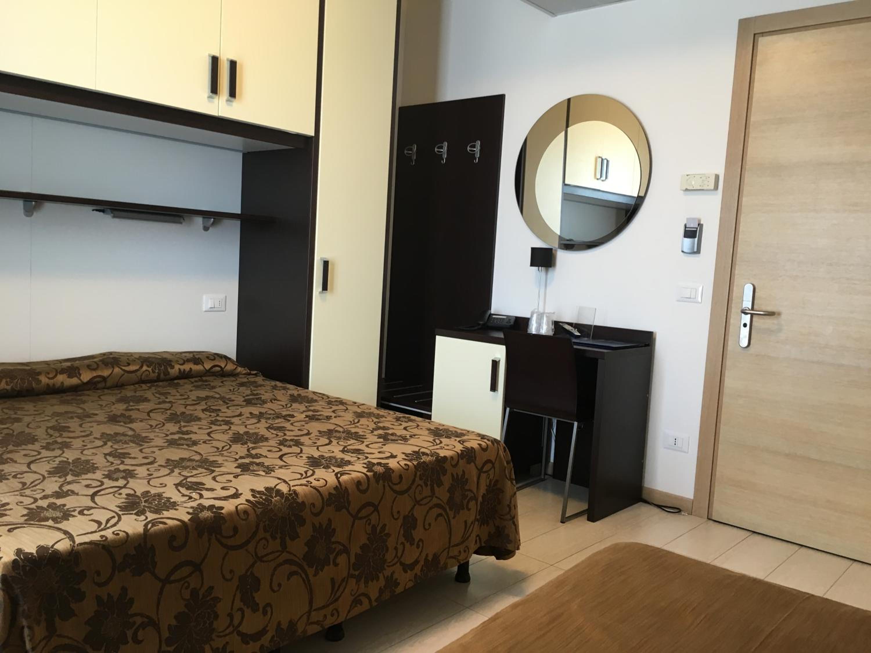 Deluxe Triple Room - Photo 3