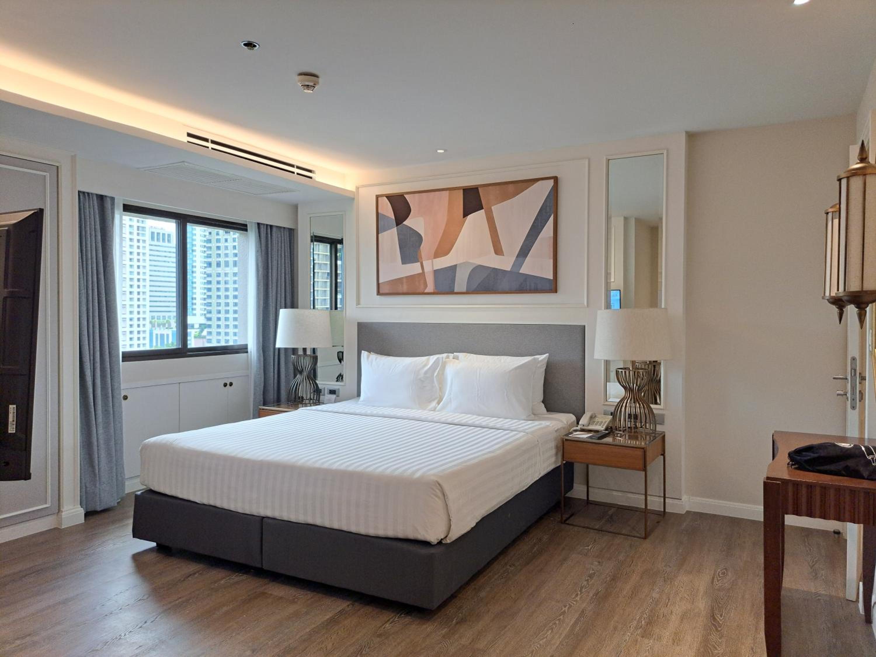 One Bedroom Platinum Plus Suite photo 2