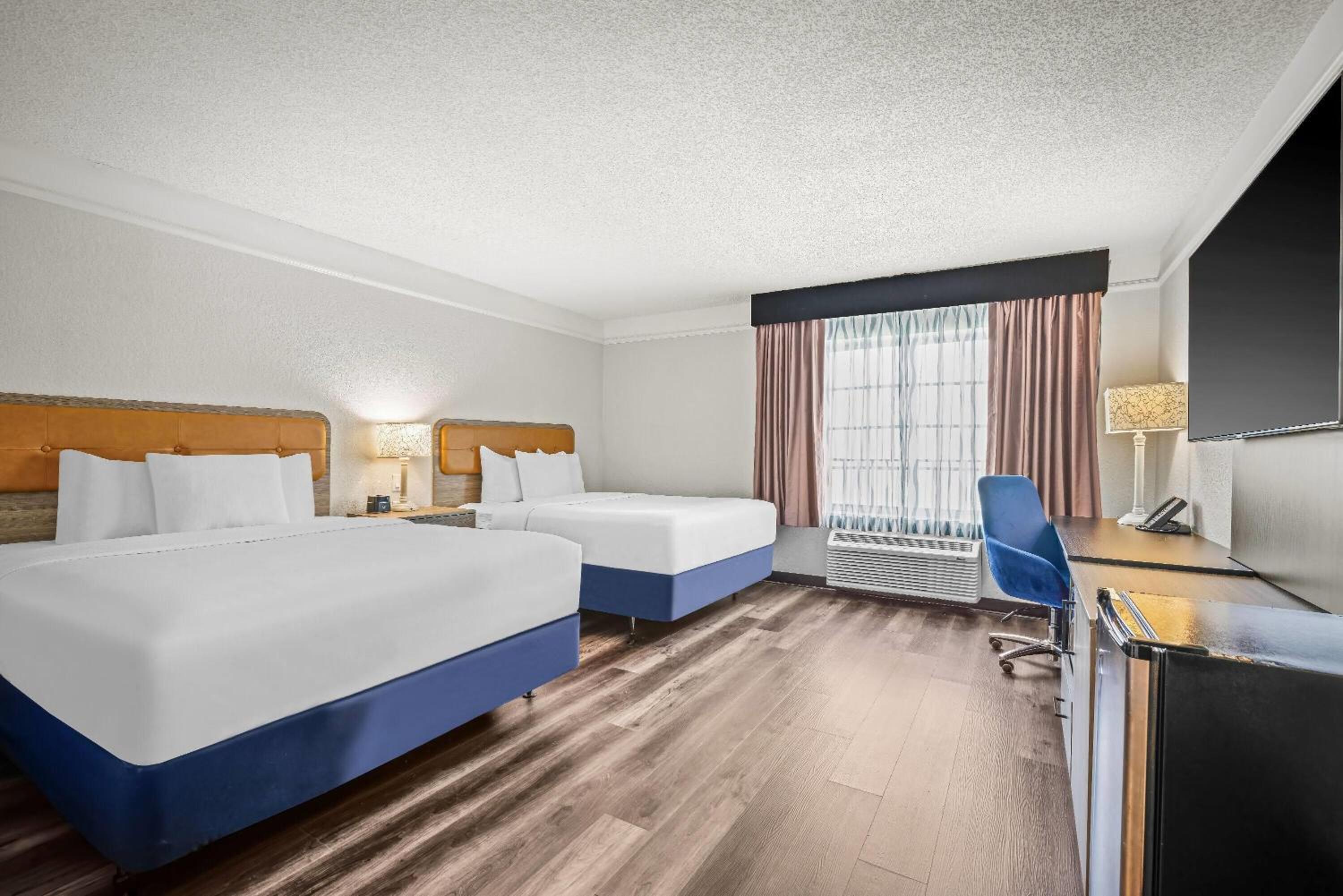 Queen Room with Two Queen Beds - Non-Smoking - Photo 1
